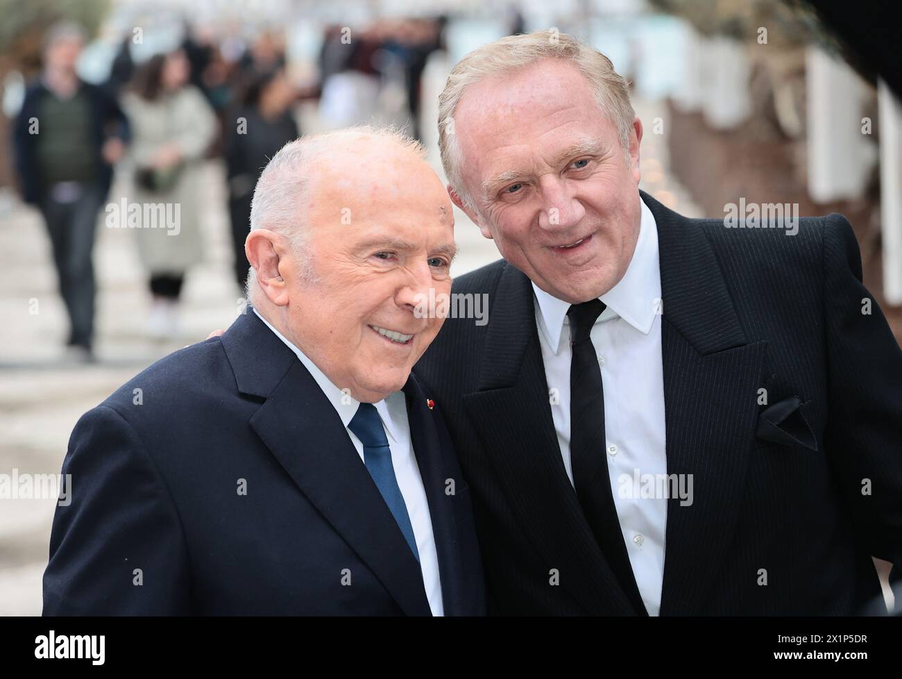 Venise, Italie. 17 avril 2024. Événement privé organisé par Mr. et Mme Pinault à la Fondation Giorgio Cini à Venise sur la photo : François Pinault et François-Henri Pinault crédit : Agence photo indépendante/Alamy Live News Banque D'Images
