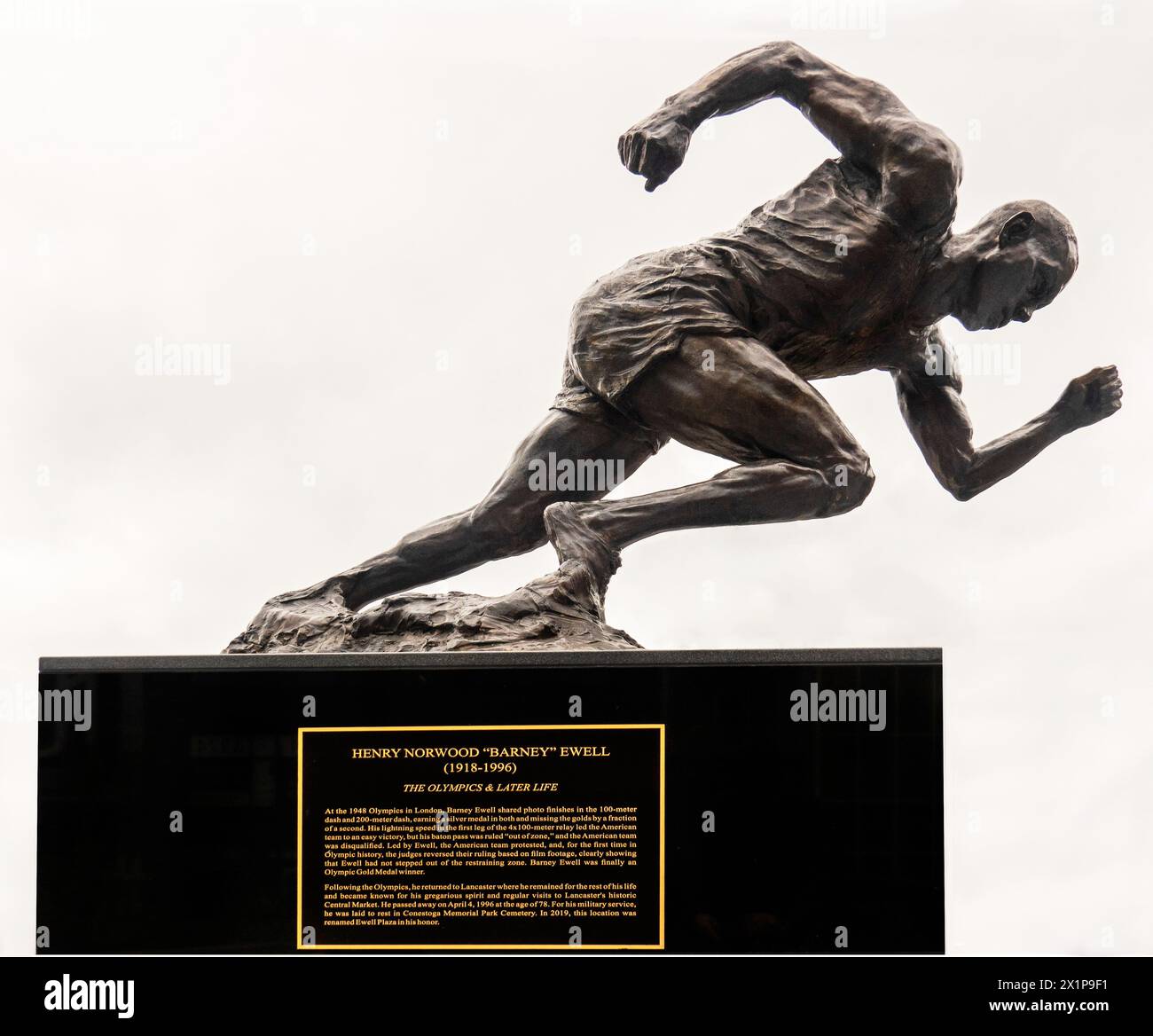 Henry Norwood Barney Ewell a été la statue de sprinteuse médaillée d'or olympique et humaine la plus rapide au monde à Lancaster PA Banque D'Images