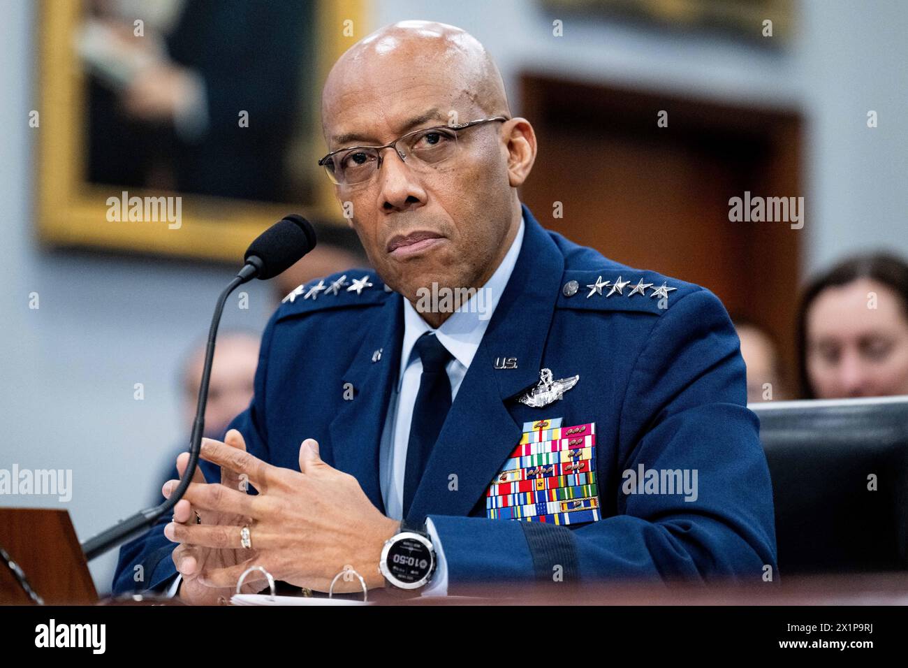 Washington, États-Unis. 17 avril 2024. Le général Charles Q. Brown, Jr. (alias C.Q. Brown), président des chefs d'état-major interarmées, s'exprimant lors d'une audience du sous-comité de la défense du Comité des crédits de la Chambre au Capitole des États-Unis. (Photo de Michael Brochstein/Sipa USA) crédit : Sipa USA/Alamy Live News Banque D'Images