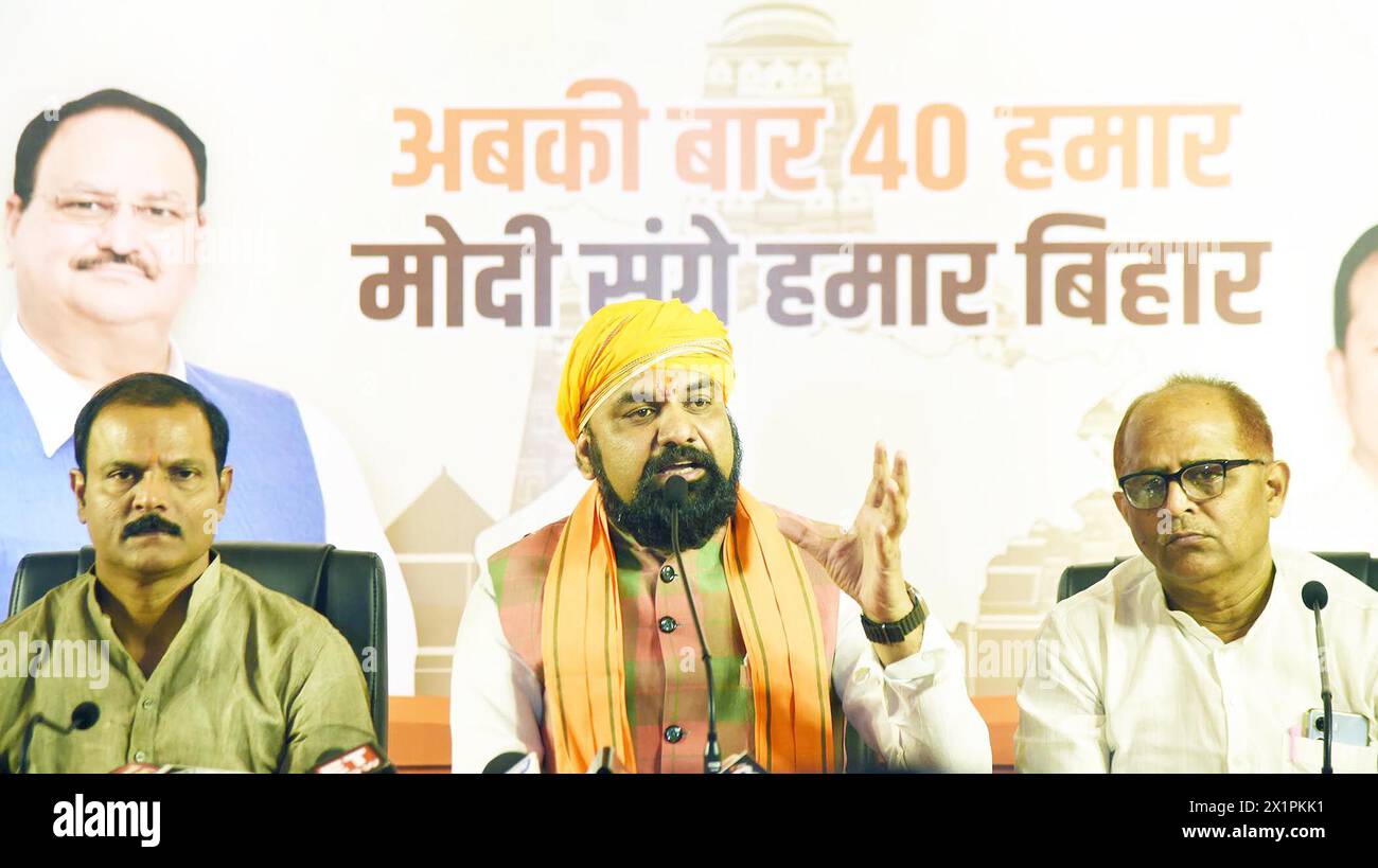 Patna, Inde. 17 avril 2024. PATNA, INDE - 17 AVRIL : Samrat Choudhary, vice-ministre en chef du Bihar et président du BJP, s'adressant à une conférence de presse au BJP Media Centre, Hotel Chanakya, le 17 avril 2024 à Patna, en Inde. (Photo de Santosh Kumar/Hindustan Times/Sipa USA) crédit : Sipa USA/Alamy Live News Banque D'Images