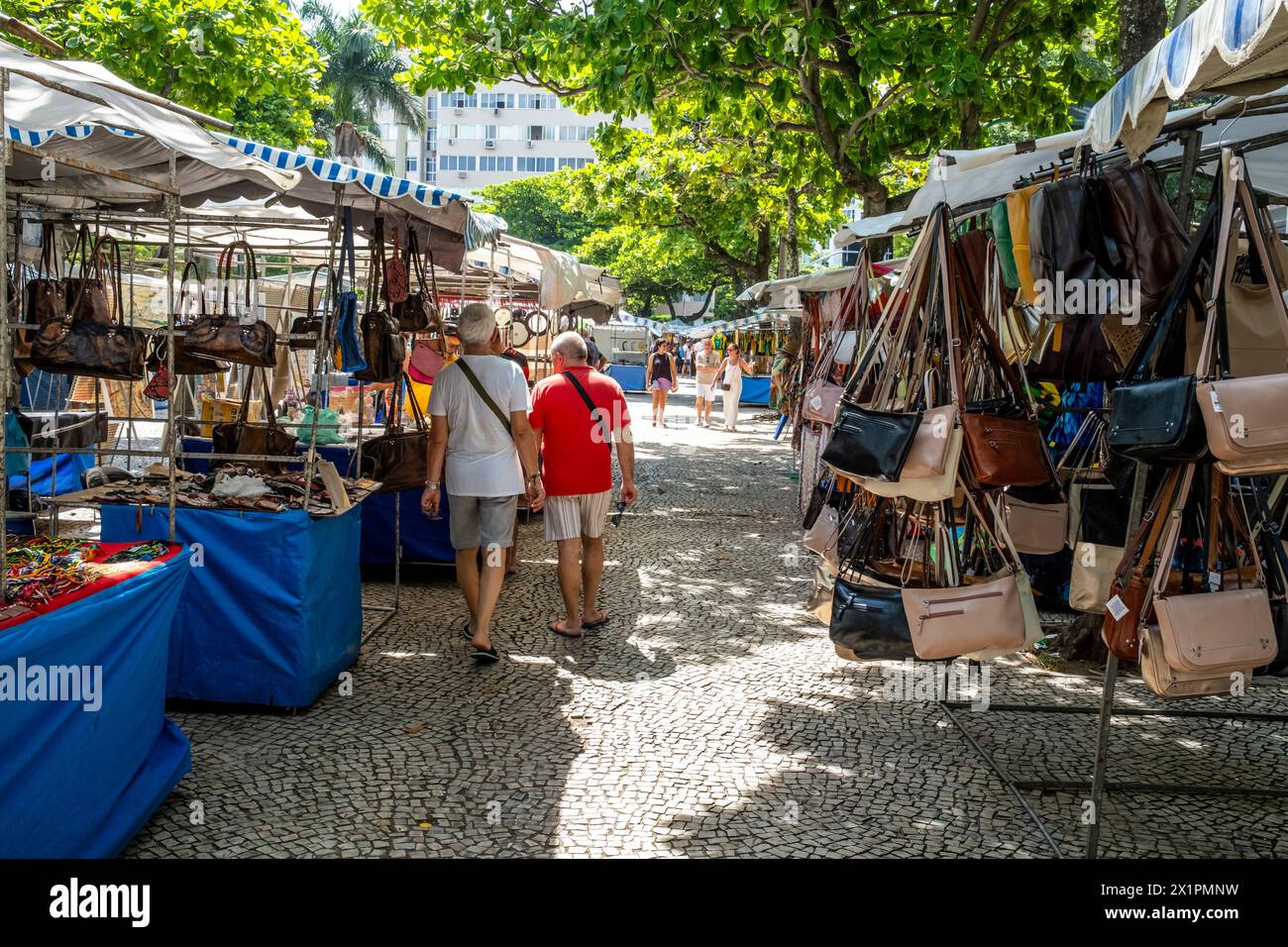 Le marché du dimanche d'Ipanema (foire hippie), Rio de Janeiro, État de Rio de Janeiro, Brésil. Banque D'Images