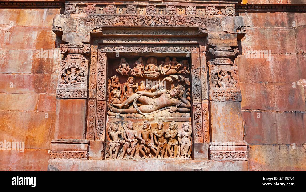 Vishnu détente sur Shesha Nag, Temple Dashavatar, Deogarh, Lalitpur, Uttar Pradesh, Inde. Banque D'Images