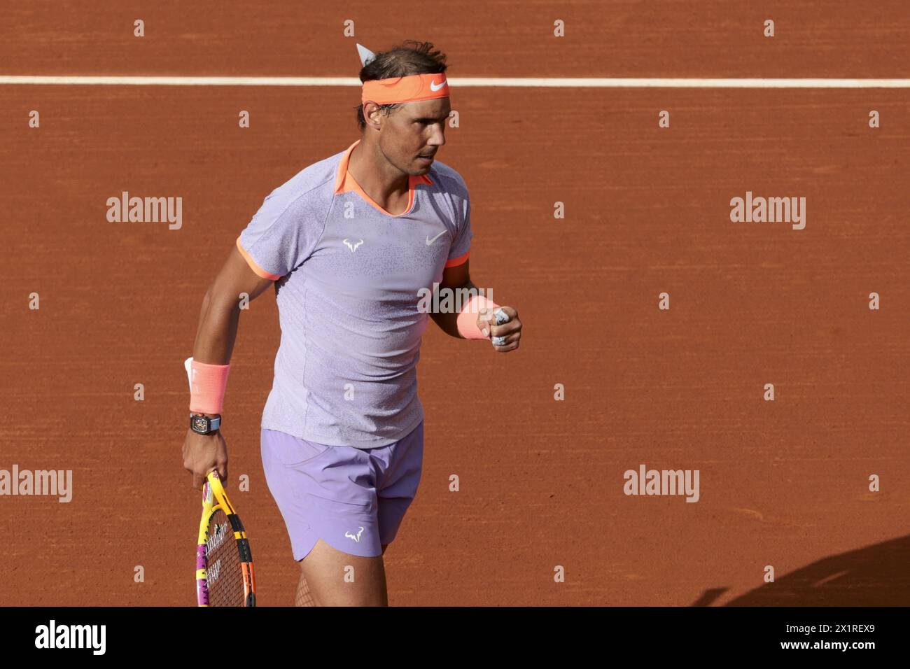 Rafael Nadal, d’Espagne, lors de son match de deuxième tour contre Alex de Minaur, d’Australie, le jour 3 de l’Open Banc Sabadell de Barcelone, ATP 500, tournoi de tennis au Real Club de Tenis Barcelona, le 17 avril 2024 à Barcelone, Espagne Banque D'Images