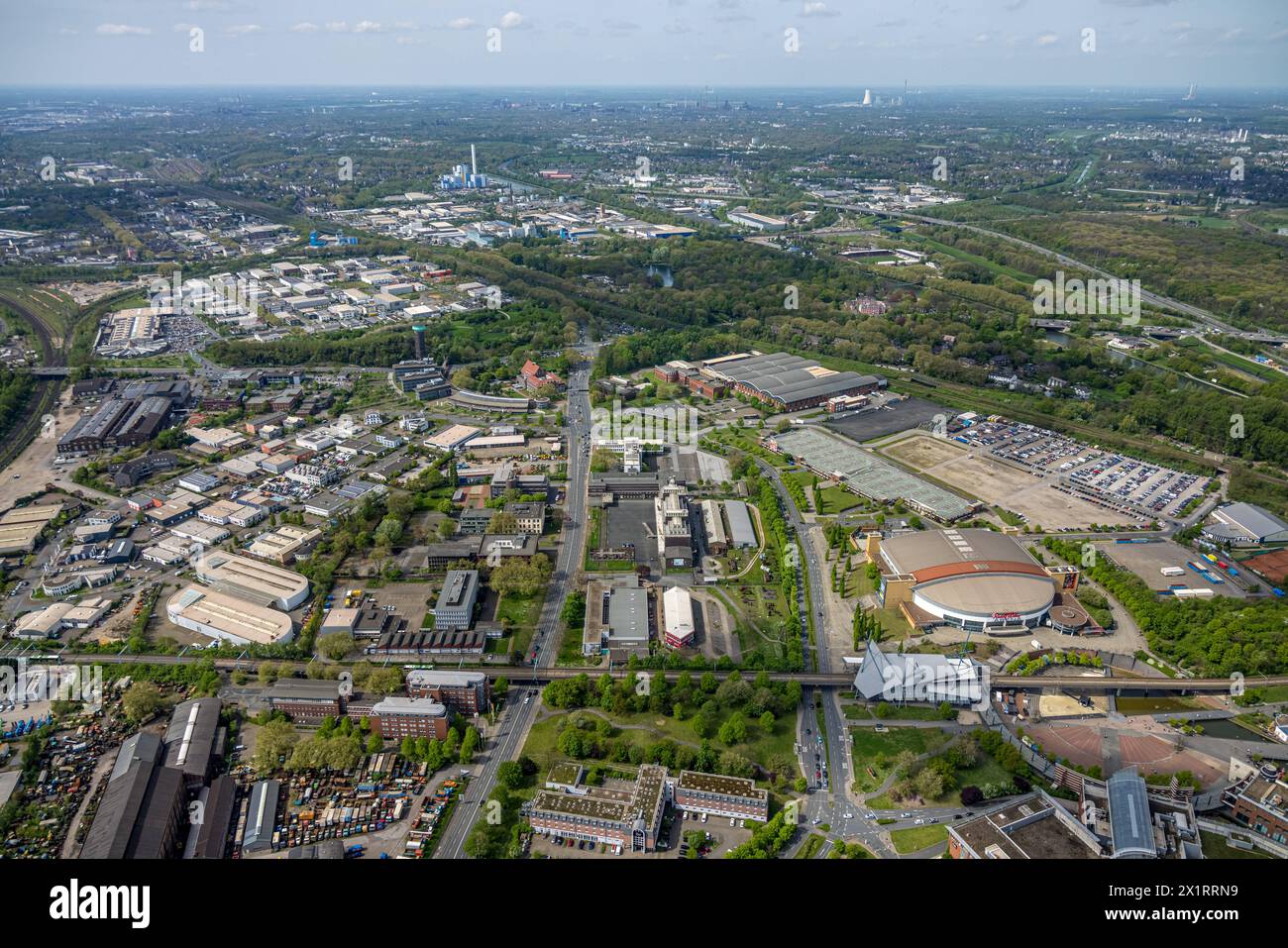 Luftbild, Westfield Centro Einkaufszentrum mit Rudolf Weber Arena Veranstaltungsstätte, Parkplatz Gasometer, Borbeck, Oberhausen, Ruhrgebiet, Nordrhein-Westfalen, Deutschland ACHTUNGxMINDESTHONORARx60xEURO *** vue aérienne, Westfield Centro centre commercial avec Rudolf Weber Arena lieu de l'événement, parking gazomètre, Borbeck, Oberhausen, Ruhr, Rhénanie du Nord-Westphalie, Allemagne ATTENTIONxMINDESTHONORARx60xEURO Banque D'Images