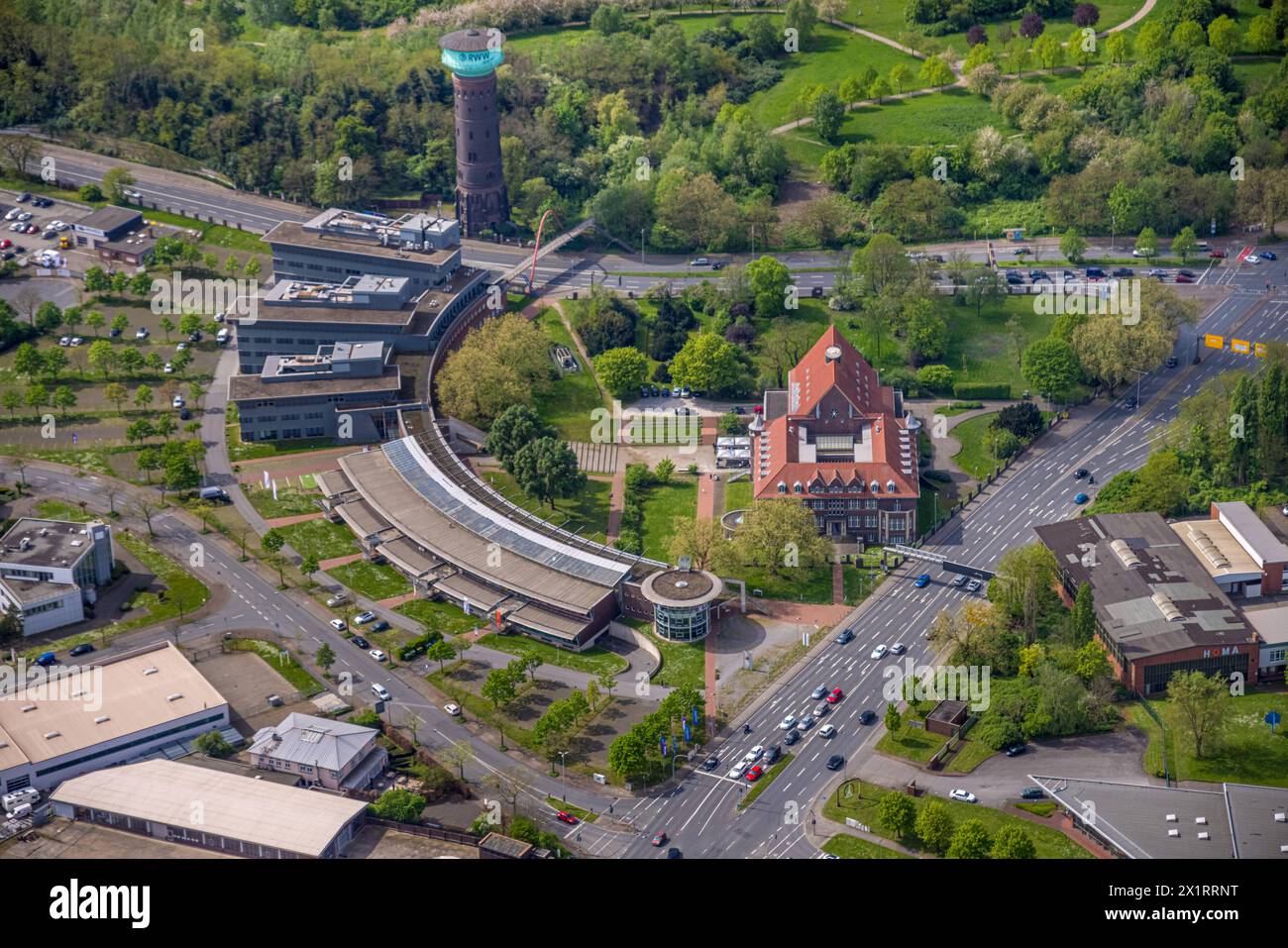 Luftbild, Gewerbegebiet an der Essener Straße mit TZU Technologiezentrum Umweltschutz Management, RWW Wasserturm, Marienviertel Ost, Oberhausen, Ruhrgebiet, Nordrhein-Westfalen, Deutschland ACHTUNGxMINDESTHONORARx60xEURO *** vue aérienne, zone industrielle sur Essener Straße avec Centre technologique de gestion de la protection de l'environnement de TZU, château d'eau RWW, Marienviertel Ost, Oberhausen, région de la Ruhr, Rhénanie du Nord-Westphalie, Allemagne ATTENTIONxMINDESTHONORARx60xEURO Banque D'Images