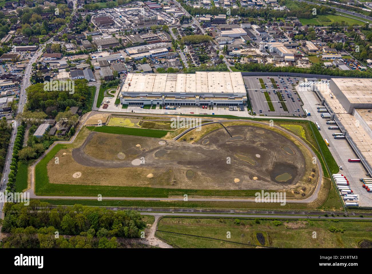 Luftbild, Baustelle für Picnic E-Food-Lager am Edeka Zentrallager Logistikzentrum an der Autobahn A3, Schwarze Heide, Oberhausen, Ruhrgebiet, Rhénanie-du-Nord-Westphalie, Deutschland ACHTUNGxMINDESTHONORARx60xEURO *** vue aérienne, chantier de construction pour Picnic E entrepôt alimentaire au centre logistique de l'entrepôt central Edeka sur l'autoroute A3, Schwarze Heide, Oberhausen, région de la Ruhr, Rhénanie du Nord-Westphalie, Allemagne ATTENTIONxMINDESTHONORARx60xEURO Banque D'Images