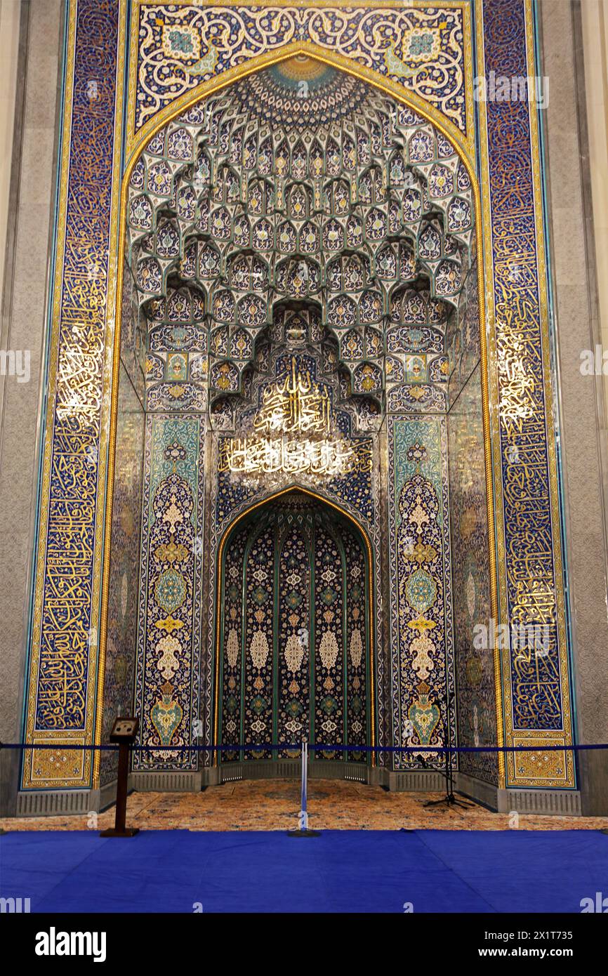 Sultan Qaboos Grand Mosquée intérieur de la salle de prière mihrab Muscat Oman Banque D'Images