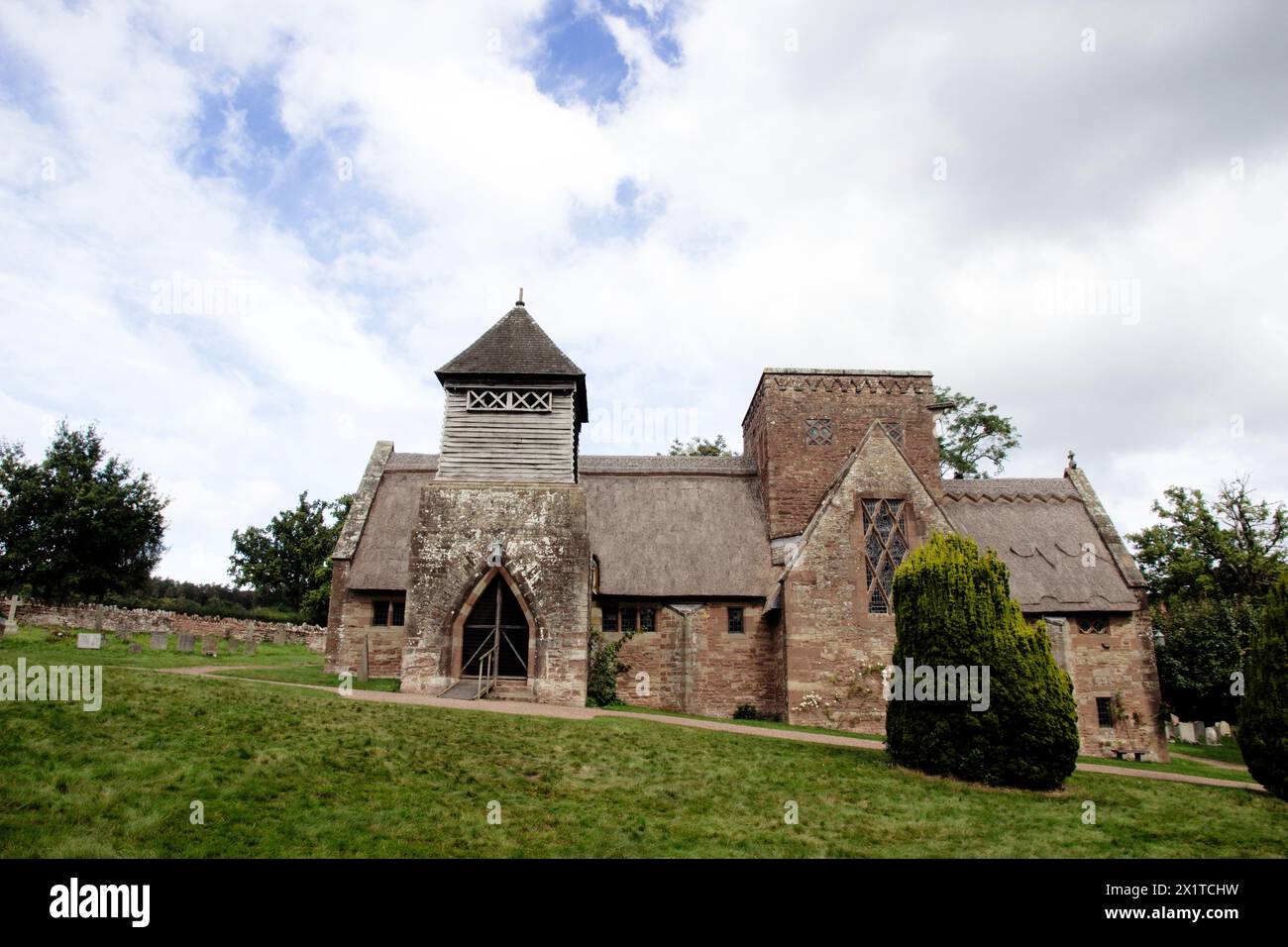 L’église All Saints de Brockhampton, un bâtiment classé Grade I, a été conçue et construite en 1902 par William Lethaby, un architecte d’art et d’artisanat de premier plan. Banque D'Images