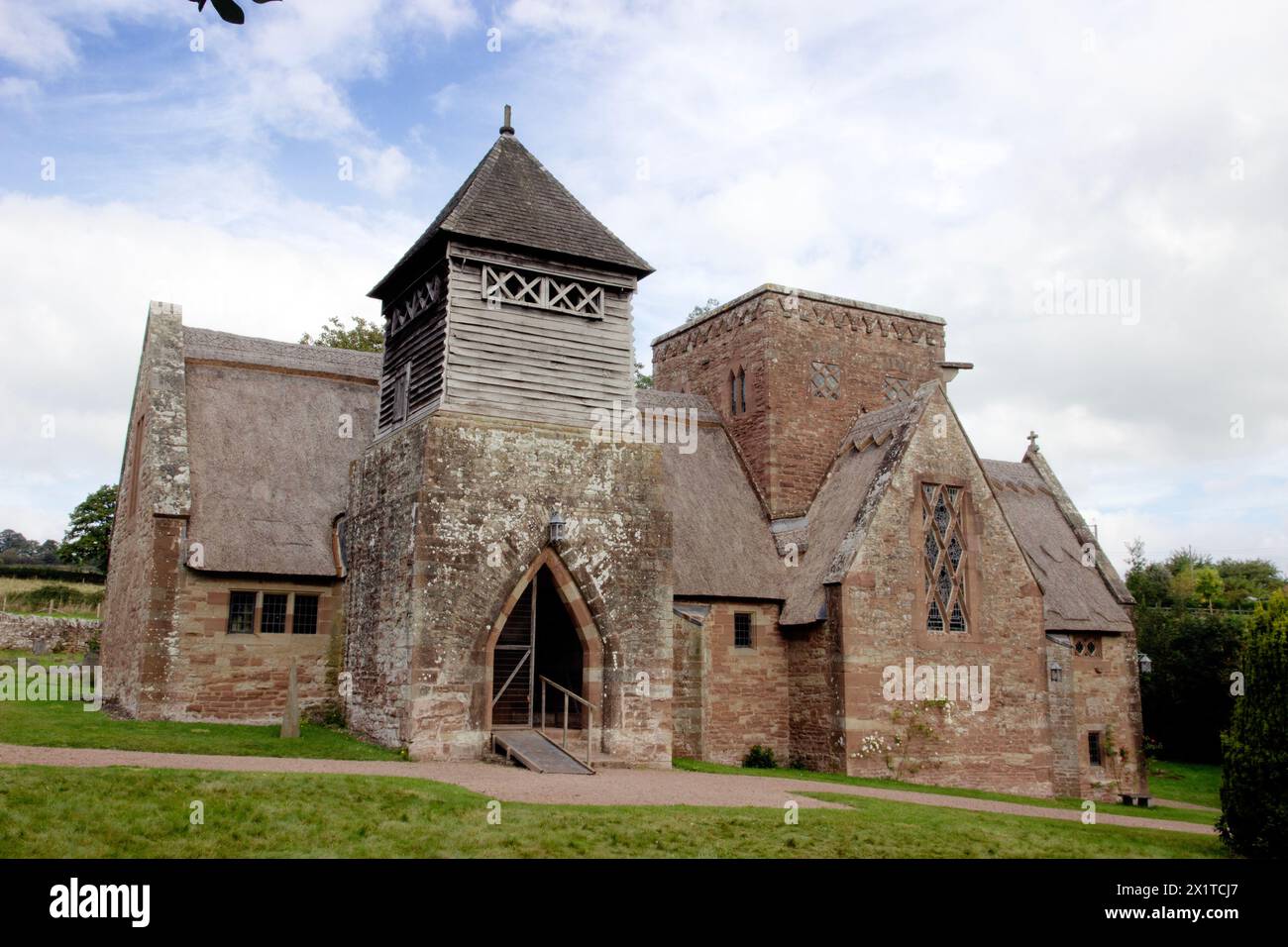 L’église All Saints de Brockhampton, un bâtiment classé Grade I, a été conçue et construite en 1902 par William Lethaby, un architecte d’art et d’artisanat de premier plan. Banque D'Images