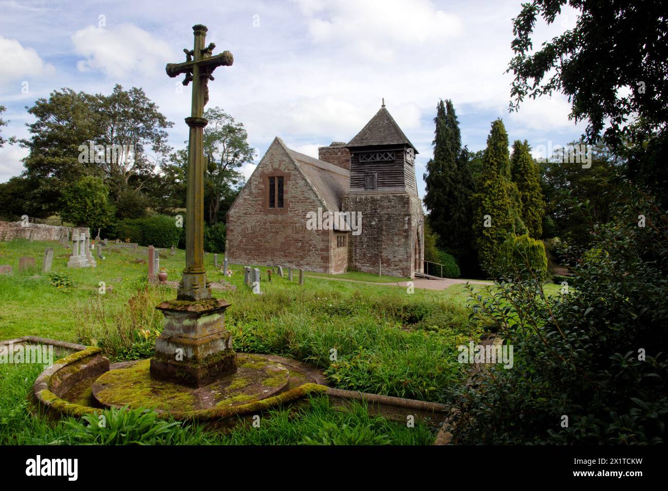 L’église All Saints de Brockhampton, un bâtiment classé Grade I, a été conçue et construite en 1902 par William Lethaby, un architecte d’art et d’artisanat de premier plan. Banque D'Images