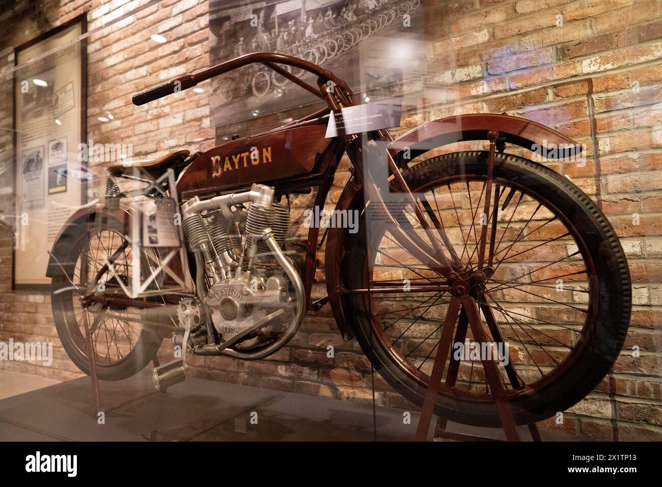 (240418) -- WASHINGTON, DC, 18 avril 2024 (Xinhua) -- Une motocyclette fabriquée en 1914 est exposée au Carillon Historical Park à Dayton, Ohio, États-Unis, le 17 avril 2024. (Xinhua/Liu Jie) crédit : Liu Jie/Xinhua/Alamy Live News Banque D'Images