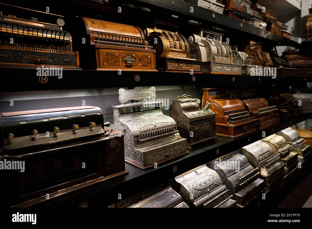 (240418) -- WASHINGTON, DC, 18 avril 2024 (Xinhua) -- les anciennes caisses enregistreuses sont exposées au Carillon Historical Park à Dayton, Ohio, États-Unis, le 17 avril 2024. (Xinhua/Liu Jie) Banque D'Images