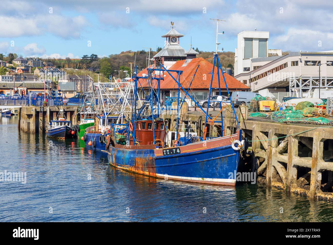 Bateaux de pêche amarrés au port de Rothesay, dans le Firth of Clyde, île de Bute, Écosse, Royaume-Uni Banque D'Images