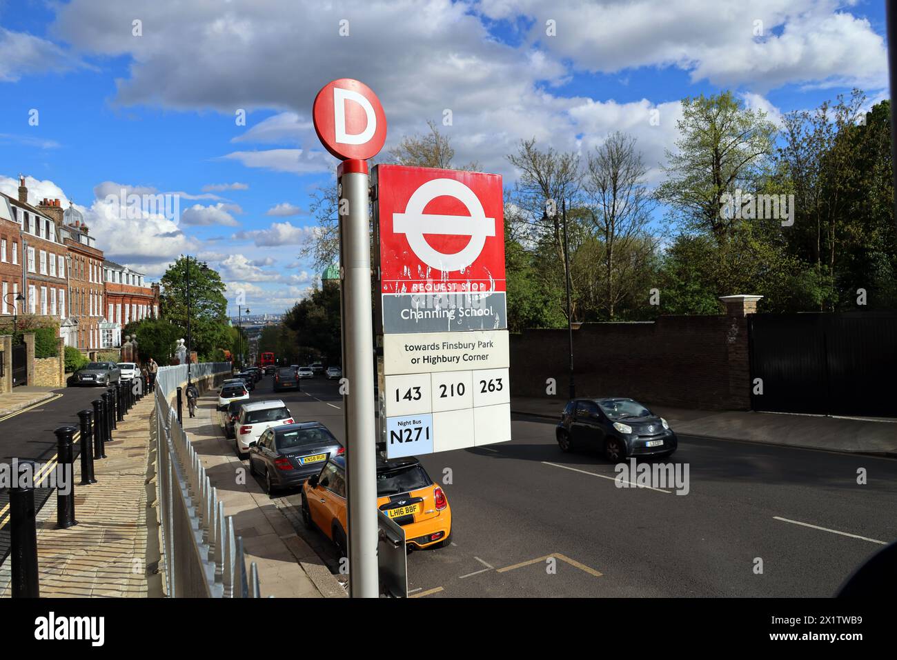 Pic spectacles : arrêt de bus sur highgate Hill Channing School à Highgate pic gavin rodgers/pixel8000 Banque D'Images