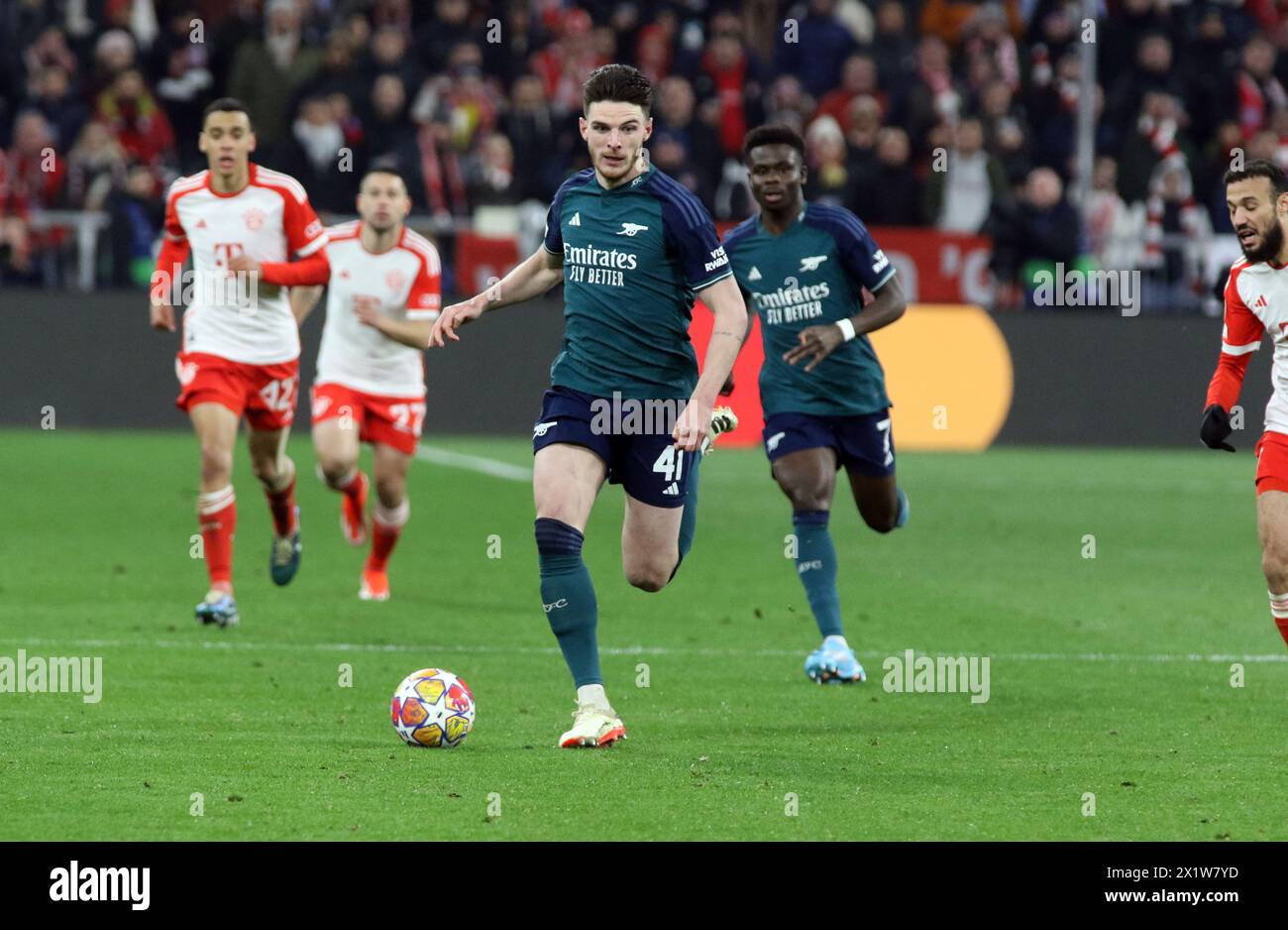 Munich, Allemagne . 17 avril 2023. MUENCHEN, Allemagne, 17. AVRIL 2024 ; #41 Declan Rice of Arsenal vs 40 Noussair MAZRAOUI of Bayern Munich lors du match de quart de finale de l'UEFA Champions League (2e manche) entre le Bayern Munich et l'Arsenal FC au stade Allianz Arena de Munich, Allemagne (Arthur THILL/ATP images) (THILL Arthur/ATP/SPP) crédit : SPP Sport Press photo. /Alamy Live News Banque D'Images