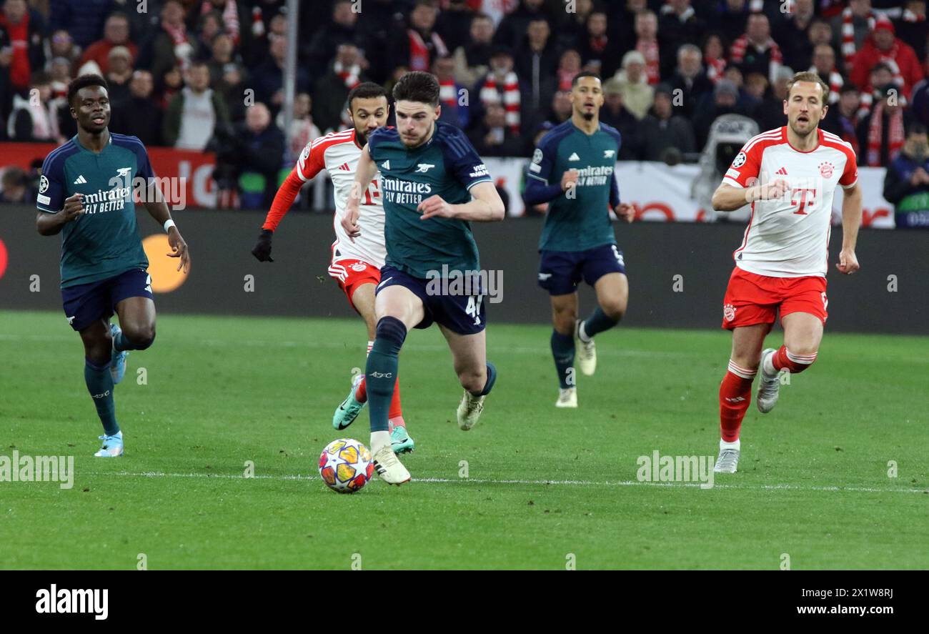 MUENCHEN, Allemagne, 17. AVRIL 2024; #41 Declan Rice d'Arsenal vs Harry KANE et 40 Noussair MAZRAOUI du Bayern Munich lors du quart de finale de l'UEFA Champions League (2ème manche) match de football entre le Bayern Munich et l'Arsenal FC au stade Allianz Arena de Munich, Allemagne (Arthur THILL / ATP images) (THILL Arthur / ATP / SPP) Banque D'Images