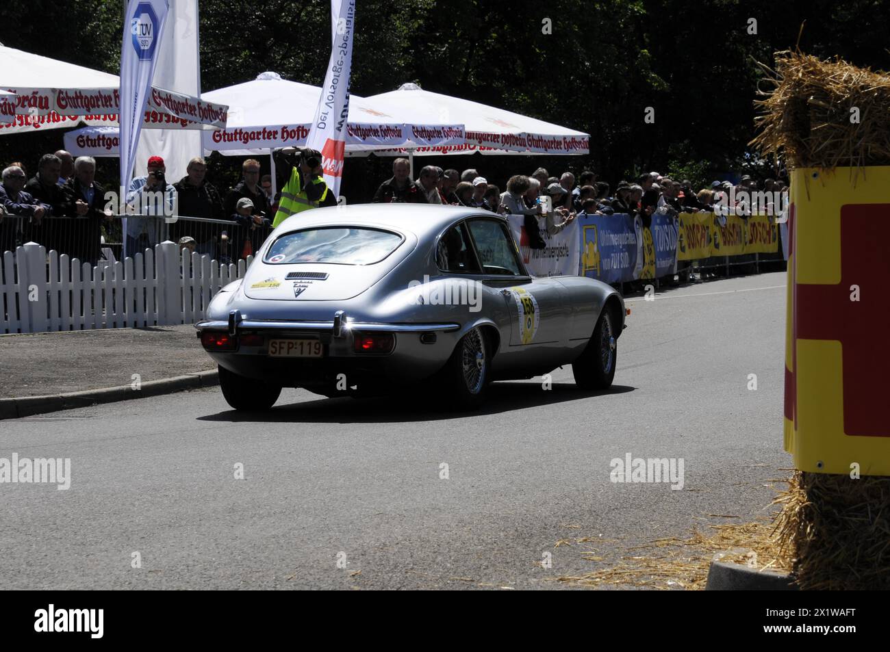 Vue arrière d'une voiture classique avec numéro de course lors d'un événement, SOLITUDE REVIVAL 2011, Stuttgart, Bade-Wuerttemberg, Allemagne Banque D'Images