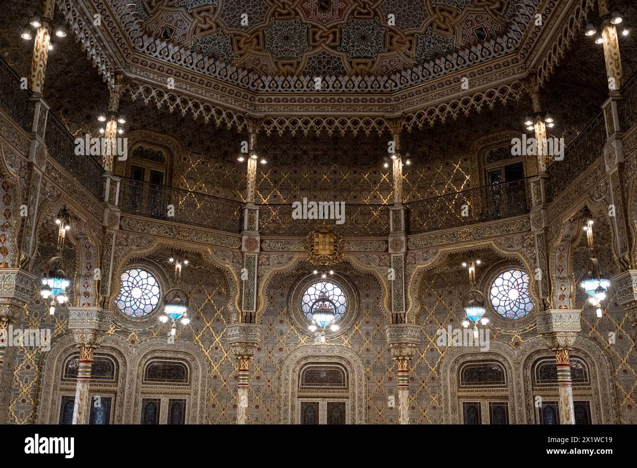 La salle arabe du Palacio da Bolsa, un palais néoclassique abritant l'institution Associacao Comercial do Porto, dans le nord du Portugal, le 8 mai 2 Banque D'Images