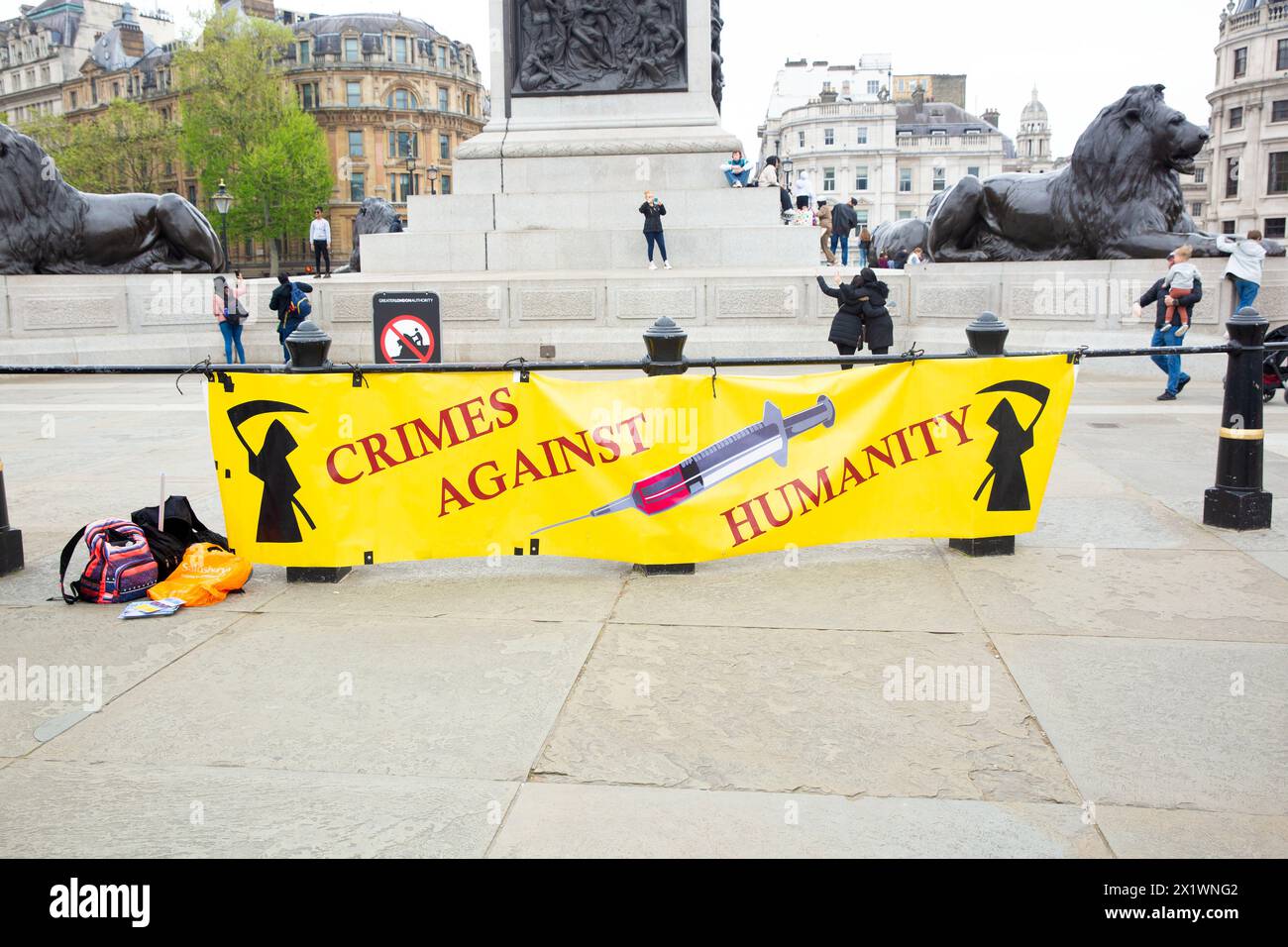 Les manifestants anti-vaccins se rassemblent pour leur manifestation TRUTH BE TOLD à Trafalgar Square, Londres. Banque D'Images