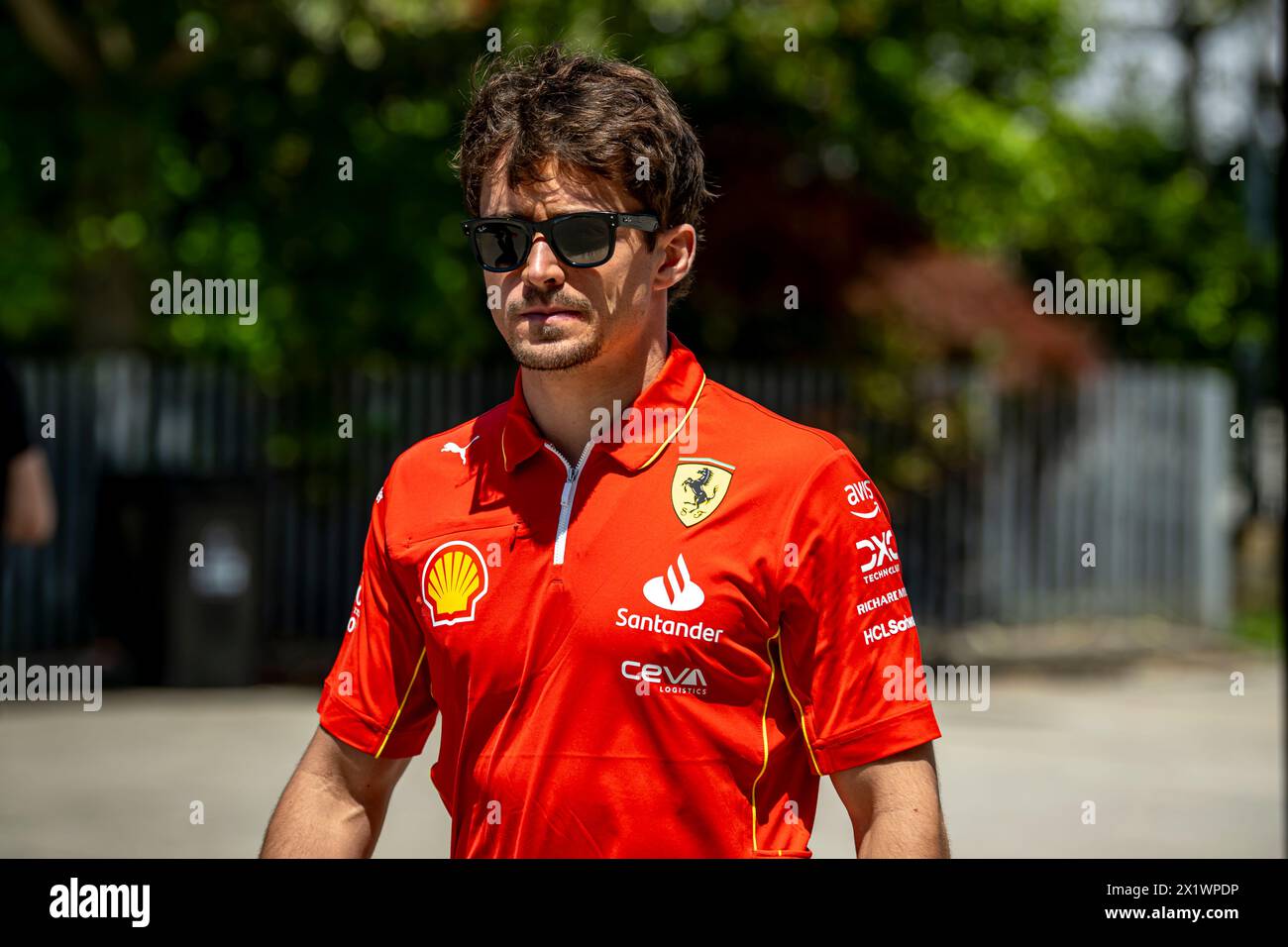 Shanghai, Chine, le 18 avril, Charles Leclerc, de Monaco, concourt pour Ferrari. The Build Up, round 05 du championnat de formule 1 2024. Crédit : Michael Potts/Alamy Live News Banque D'Images