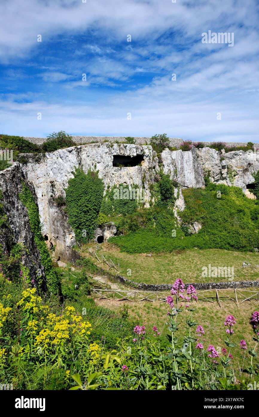Latomia sculptée. Zone archéologique de ​​akrai. Palazzolo Acreide. Sicile Banque D'Images