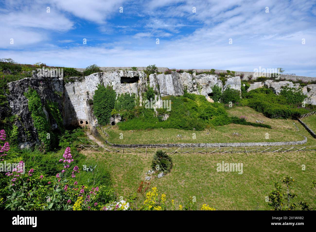 Latomia sculptée. Zone archéologique de ​​akrai. Palazzolo Acreide. Sicile Banque D'Images
