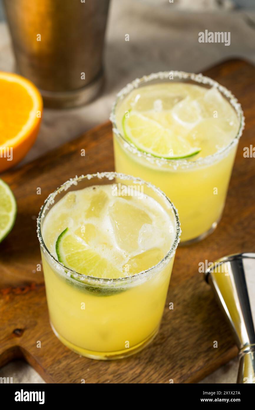 Buzy froid rafraîchissant Margarita Skinny avec Orange et Tequila Banque D'Images