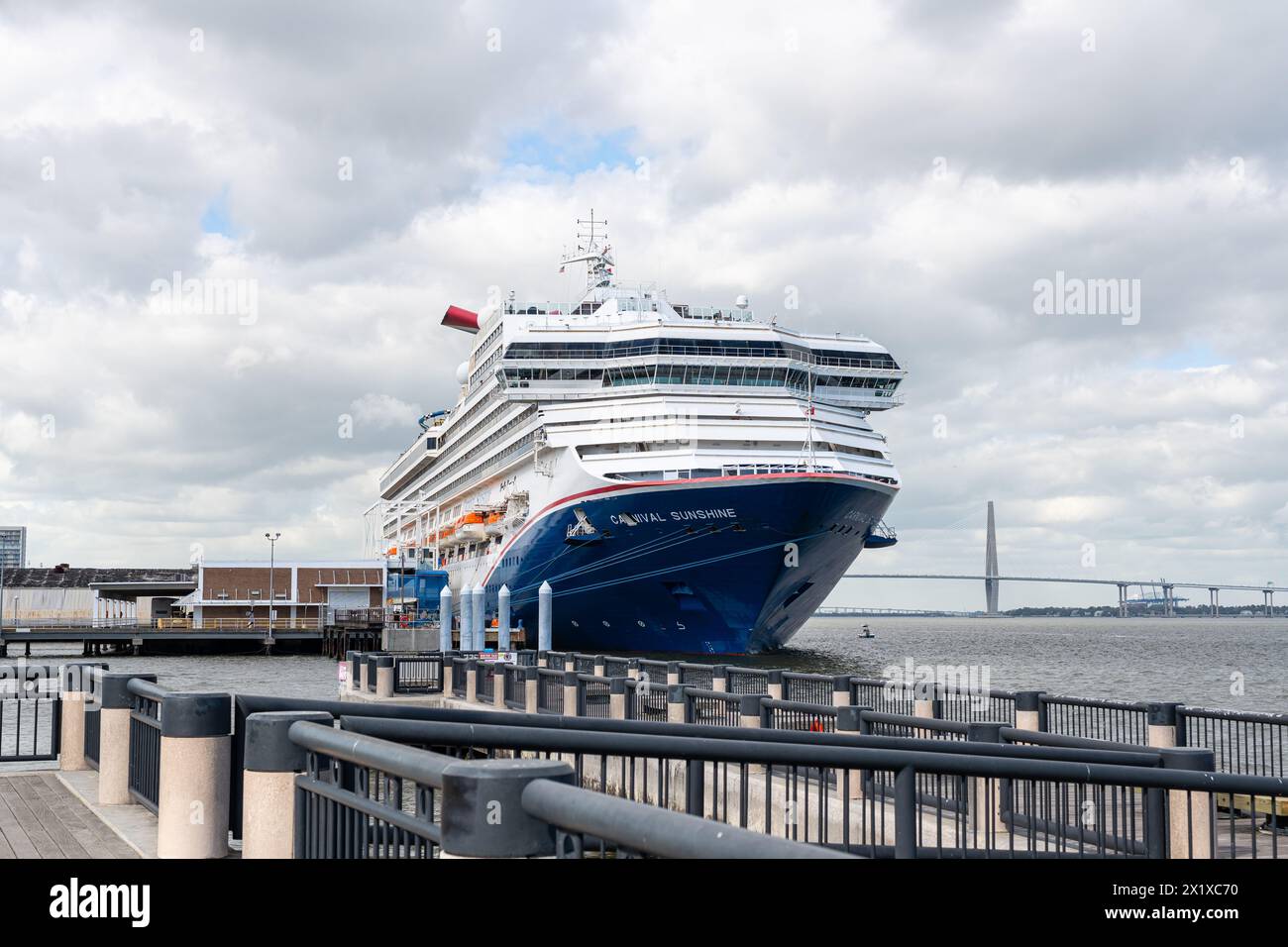 Carnival Cruise Sunshine amarré dans le port de Charleston, Caroline du Sud, États-Unis. Banque D'Images