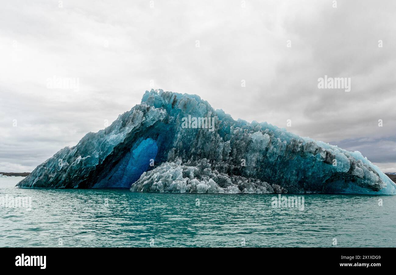 Iceberg dans la lagune de Jokulsarlon, dans le sud de l'Islande Banque D'Images