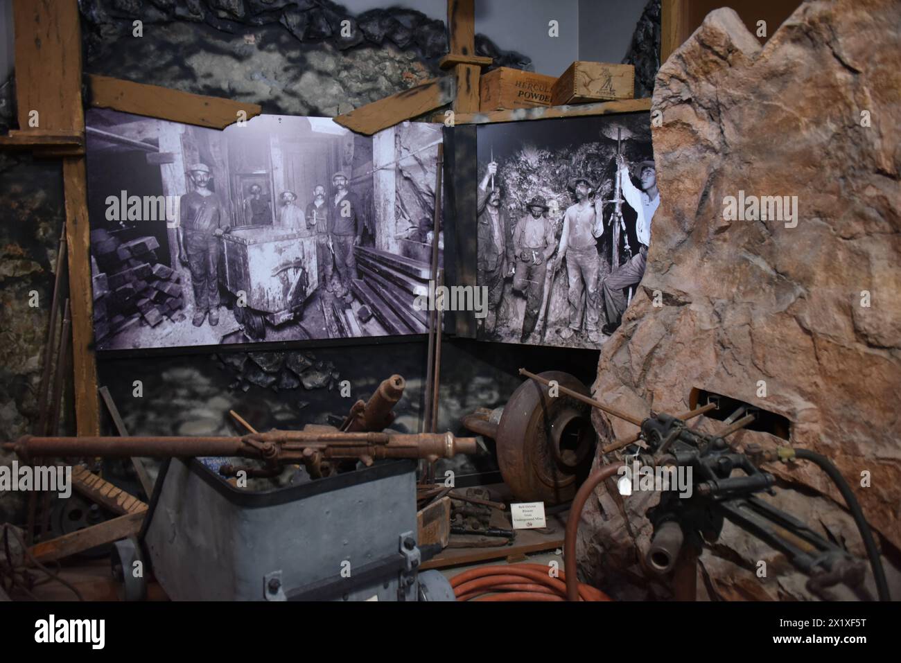 Miami, Arizona, États-Unis 4/6/2024. Le Bullion Plaza Cultural Center & Museum est un travail dédié en cours. À l'origine, une école primaire publique Banque D'Images