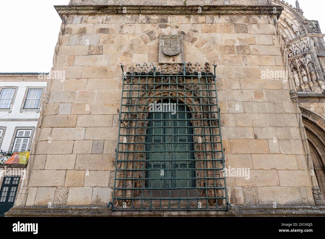 Guimaraes, Portugal. Détails de la façade de la collégiale de Nossa Senhora da Oliveira Banque D'Images