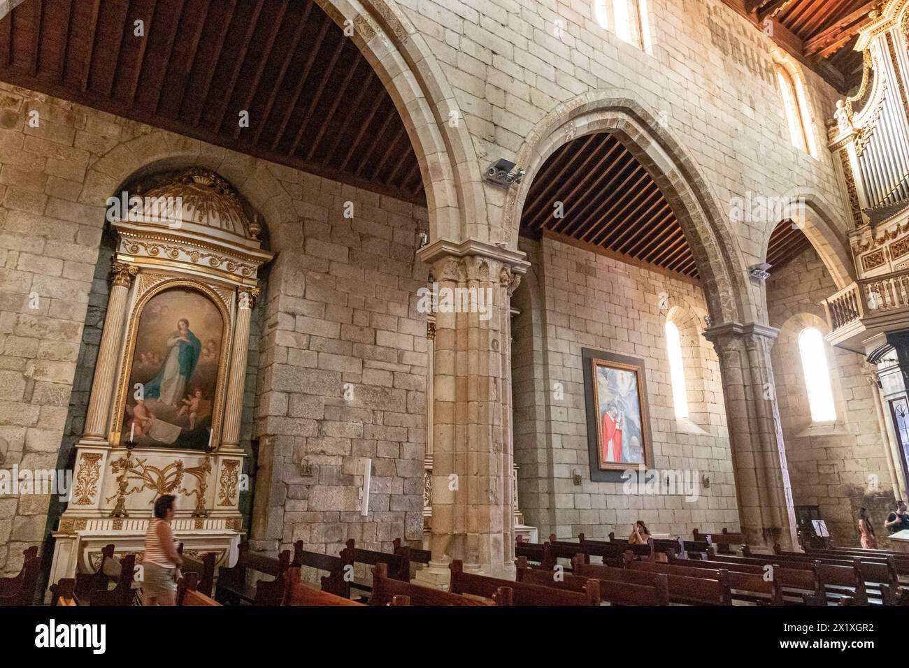 Guimaraes, Portugal. Intérieur de la collégiale gothique de Nossa Senhora da Oliveira, un monument national Banque D'Images
