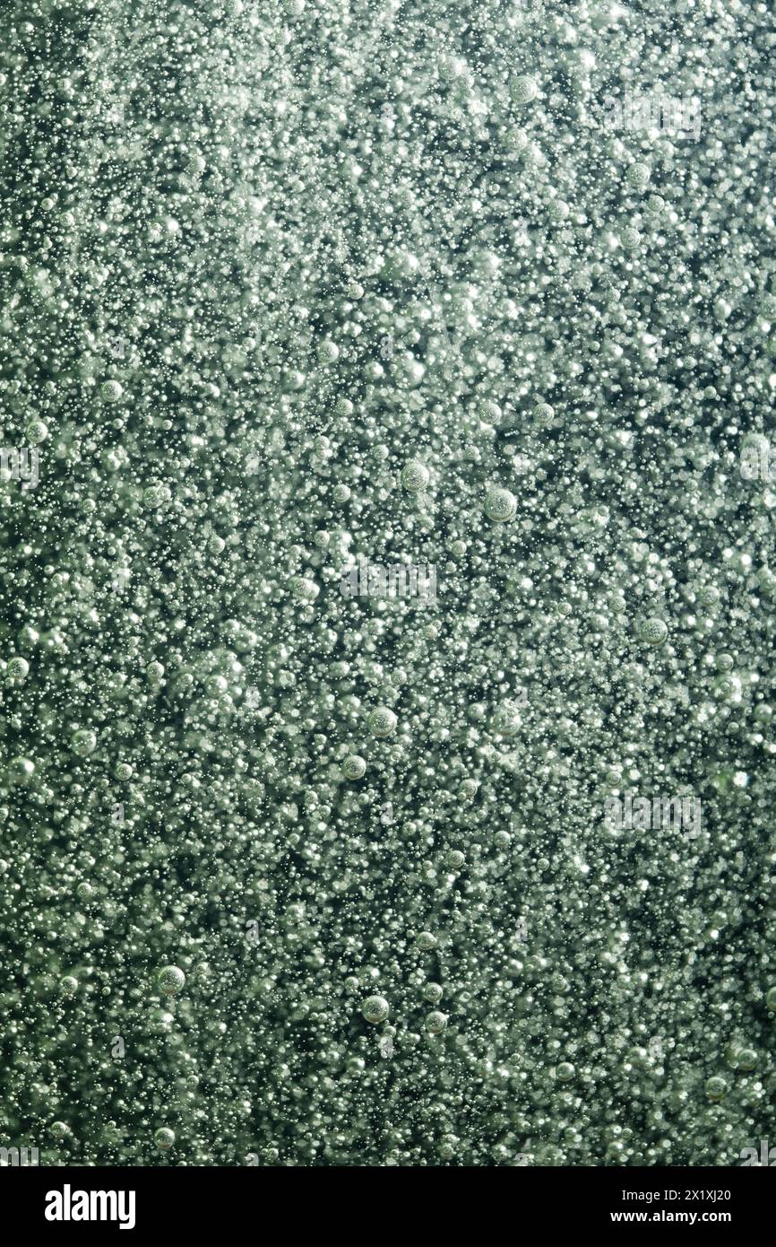 Gouttes d'eau sur fond de verre. Gouttelettes d'eau sur la surface en verre Banque D'Images
