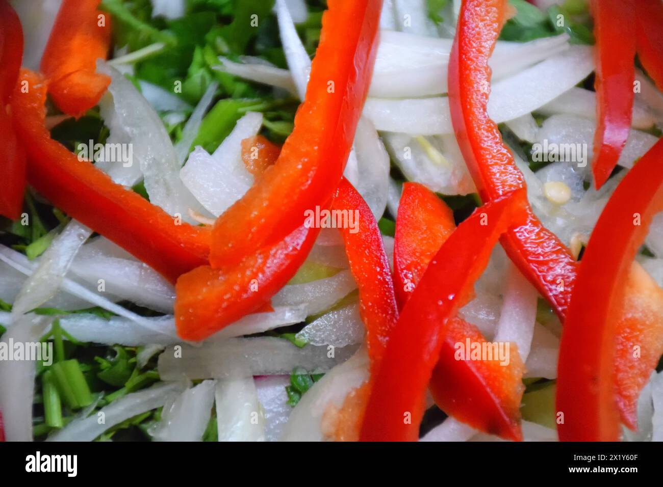 Poivron rouge cuit au four, rôti sur le gril. Fleurs de légumes sains Banque D'Images