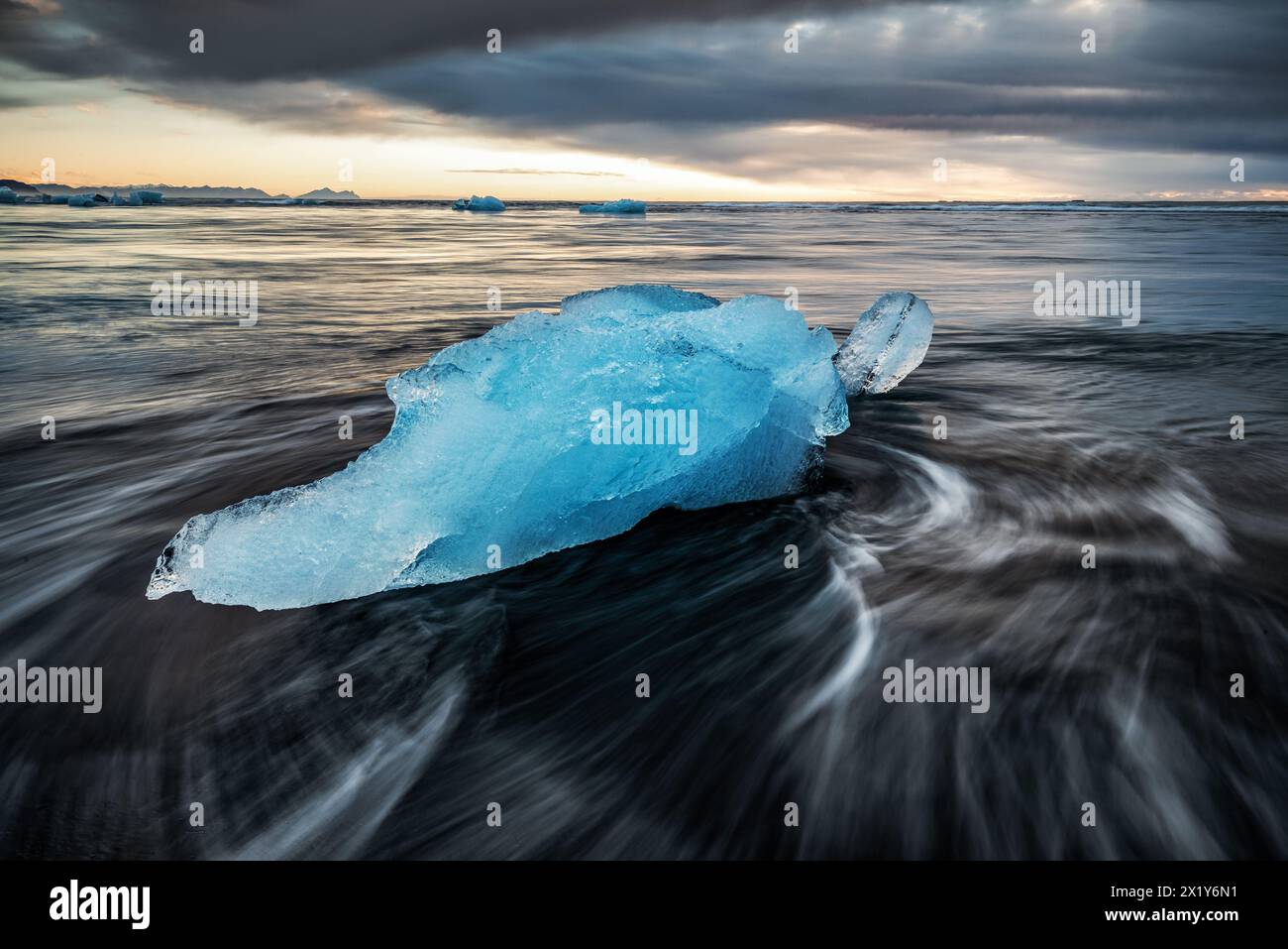 Morceaux de glace dans la lagune de Jökulsárlón, Islande Banque D'Images