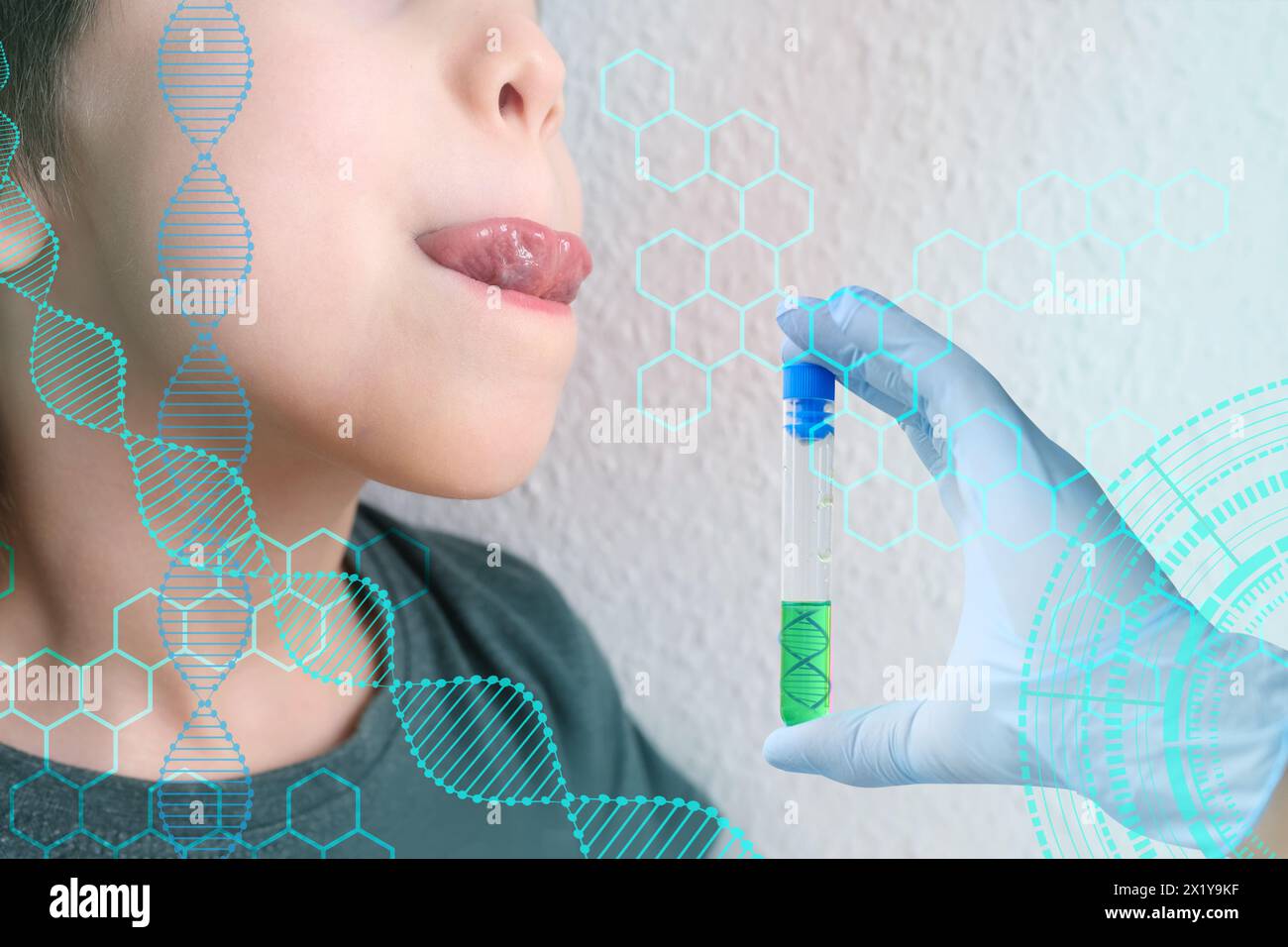 enfant, enfant de 7-8 ans est assis avec la bouche ouverte, la langue qui sort, la main du scientifique avec un tube à essai, concept de recherche scientifique, test covid, s. Banque D'Images
