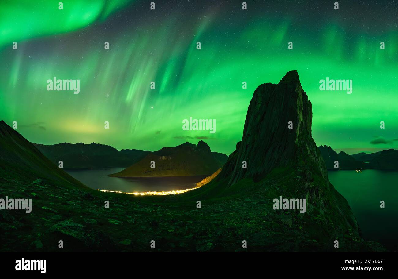 Panorama des aurores boréales sur le mont Segla, Senja, Norvège Banque D'Images