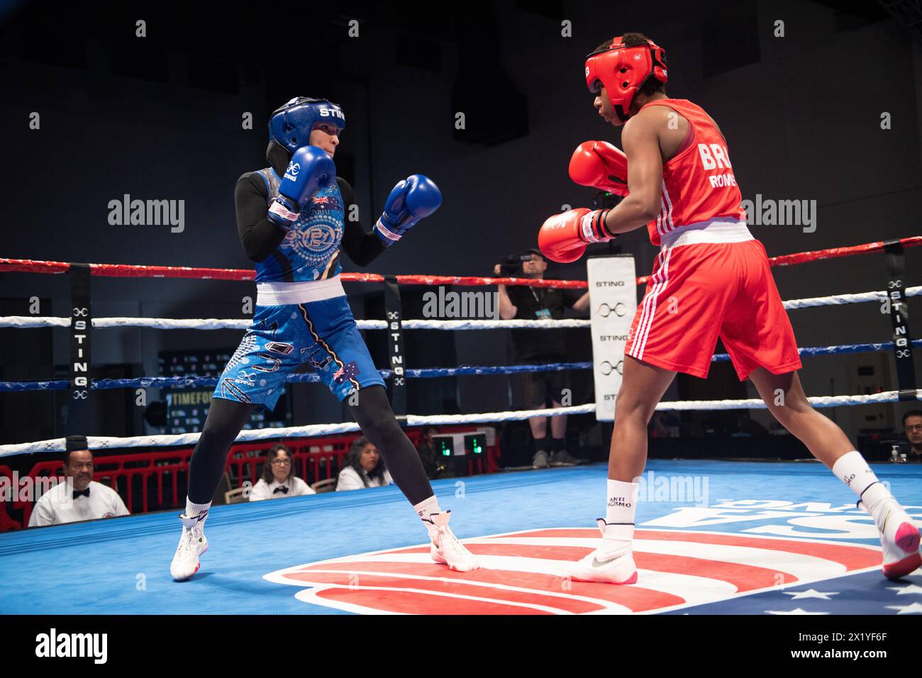 Pueblo, Colorado, États-Unis. 18 avril 2024. Jucielen Romeu, du Brésil(Rouge), bat Tina Rahimi, d’Australie(Bleu), dans un combat féminin de 2e ronde de 57 kg. Crédit : Casey B. Gibson/Alamy Live News Banque D'Images