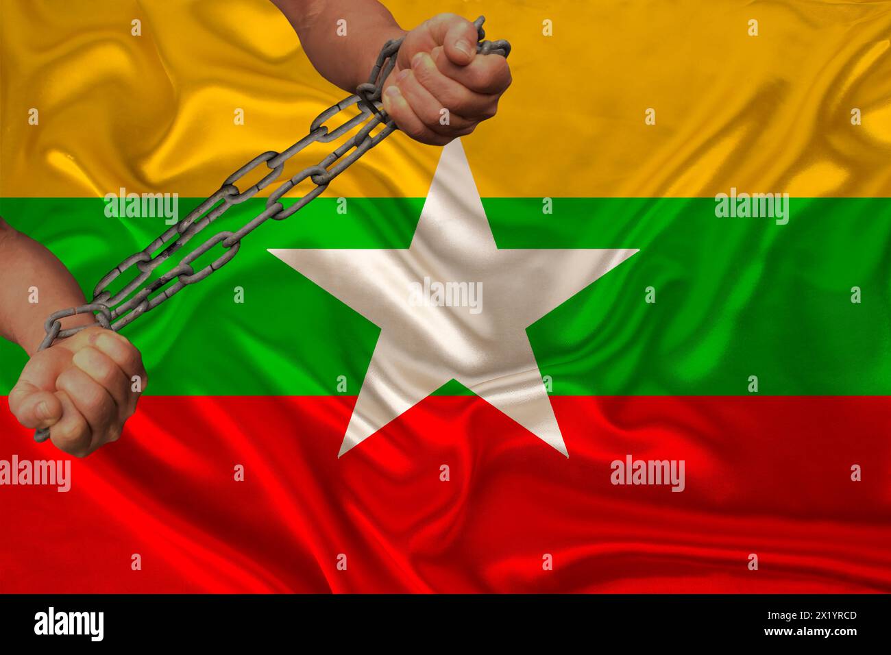 Les mains masculines brisent la chaîne de fer, symbole de la tyrannie, protestation sur fond de drapeau national du Myanmar, concept de répression politique, arrestation, m Banque D'Images
