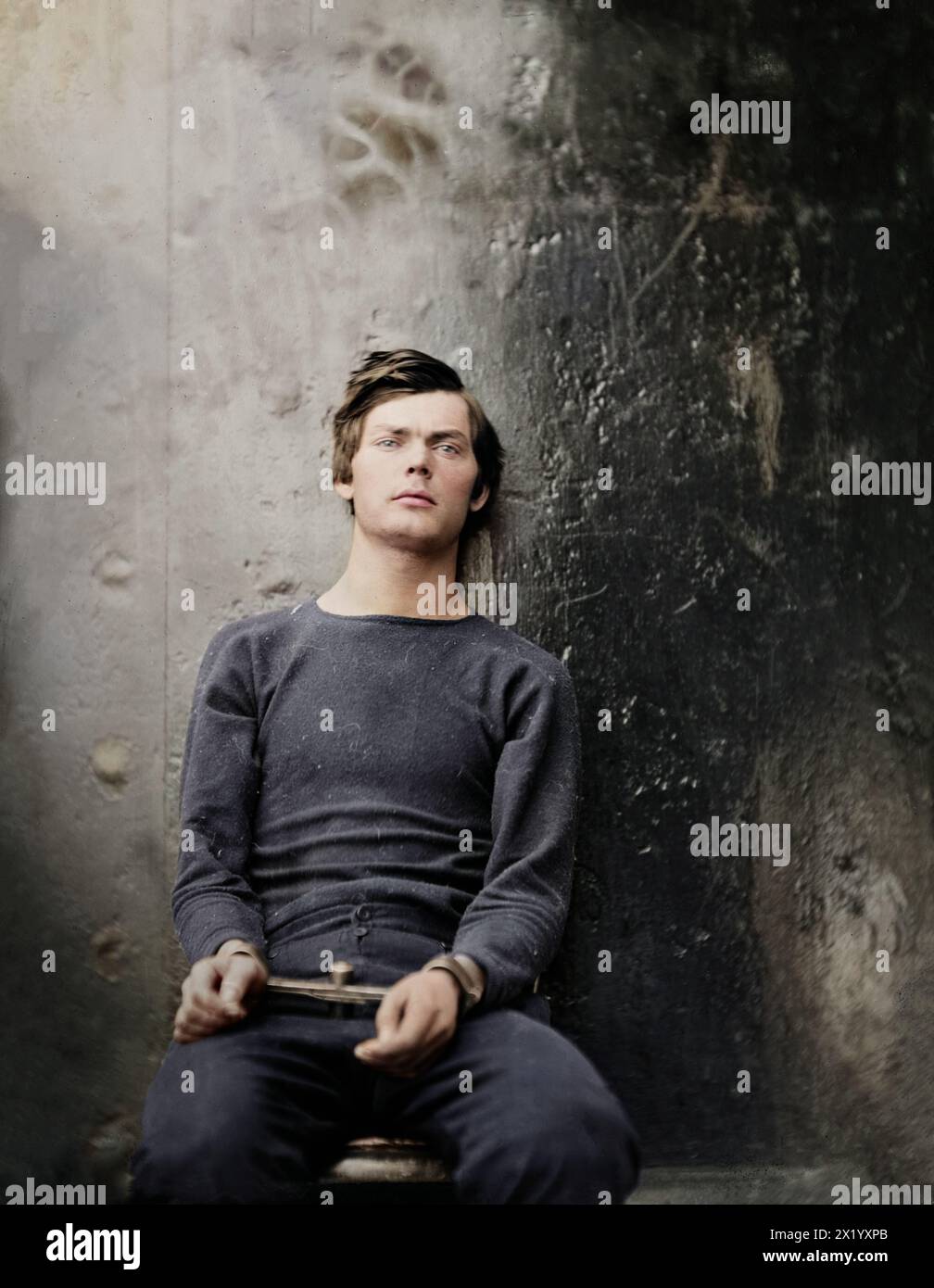 Lewis Powell (alias Lewis Payne), en chandail, assis et battu, l'un des conspirateurs de l'assassinat d'Abraham Lincoln. Cette photographie a un fond de métal foncé, et a probablement été prise sur U.S.S. Saugus, où il a été pendant un certain temps confiné. Washington Navy Yard, district de Columbia. 27 avril 1865. Par Alexander Gardner. Banque D'Images