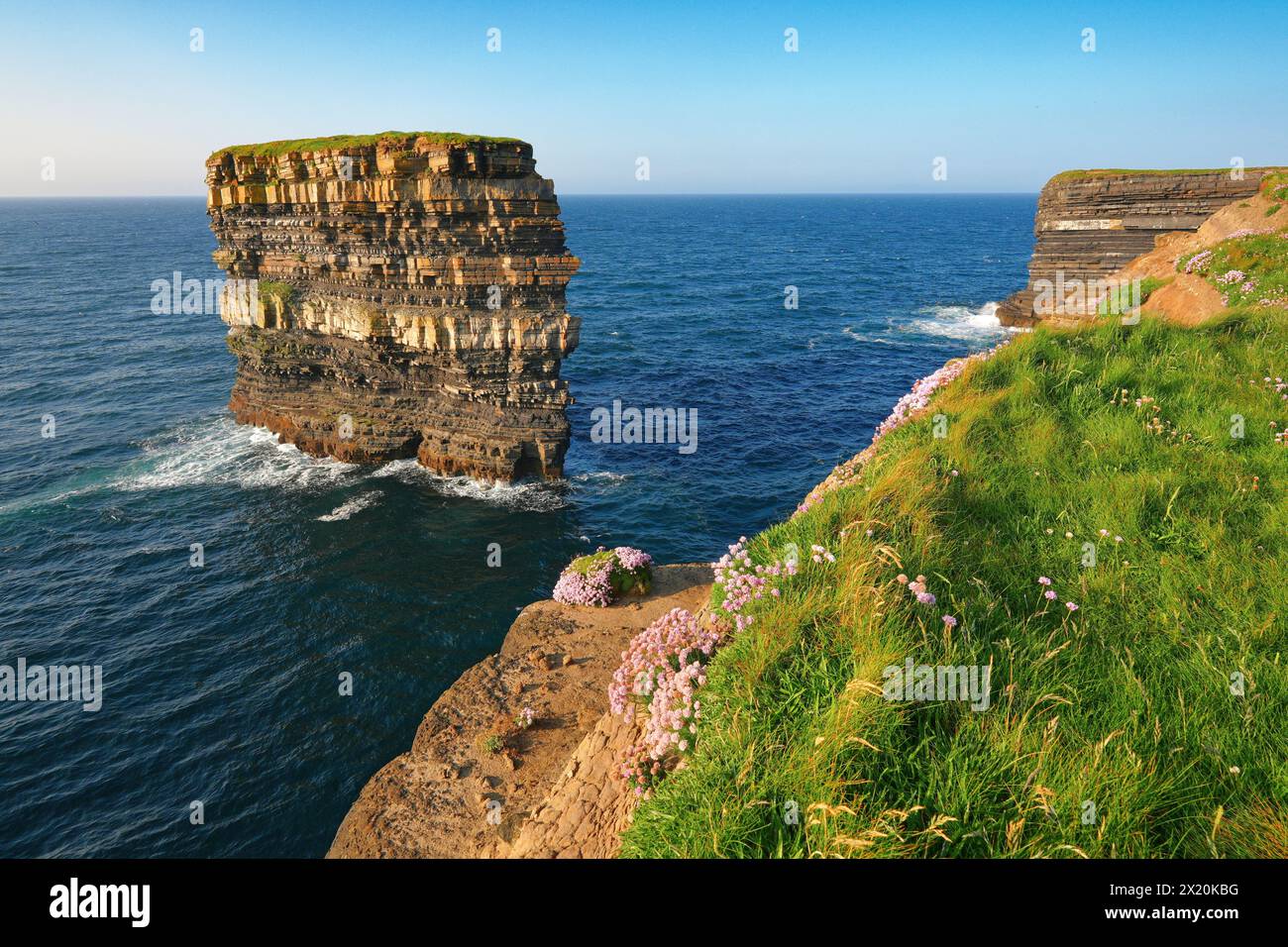 Irlande, Comté de Mayo, côte nord-ouest, Downpatrick Head, Dún Briste Sea Stack (Rock Needle) Banque D'Images