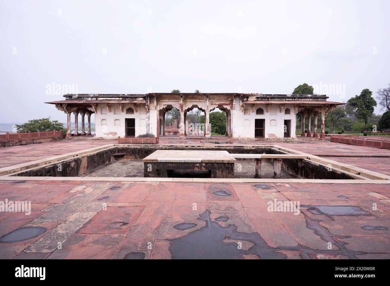 Bagh-i-Gul-Afshan (le jardin qui diffuse les fleurs) et Bagh-i-Nur-Afshan (le jardin qui diffuse la lumière) ou Ram Bagh, un jardin moghol, Agra, Uttar Pradesh Banque D'Images