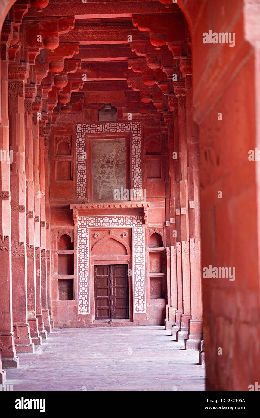 Piliers sculptés de Jama Masjid, Fatehpur Sikri, Uttar Pradesh, Inde Banque D'Images