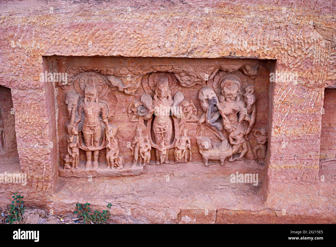 Petits sanctuaires jaïn et hindous sculptés dans la colline, Fort Complex, Gwalior, Madhya Pradesh, Inde Banque D'Images