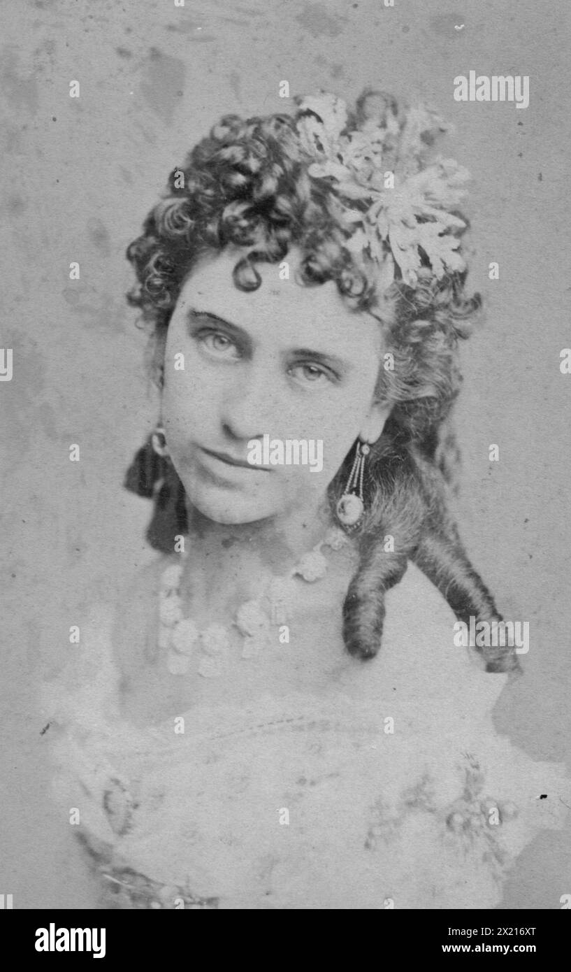 People, Women, portrait of a woman, carte-de-visite de H. Mathaus, Munich, 2e moitié, 19e siècle, ADDITIONAL-RIGHTS-LEARANCE-INFO-NOT-AVAILABLE Banque D'Images
