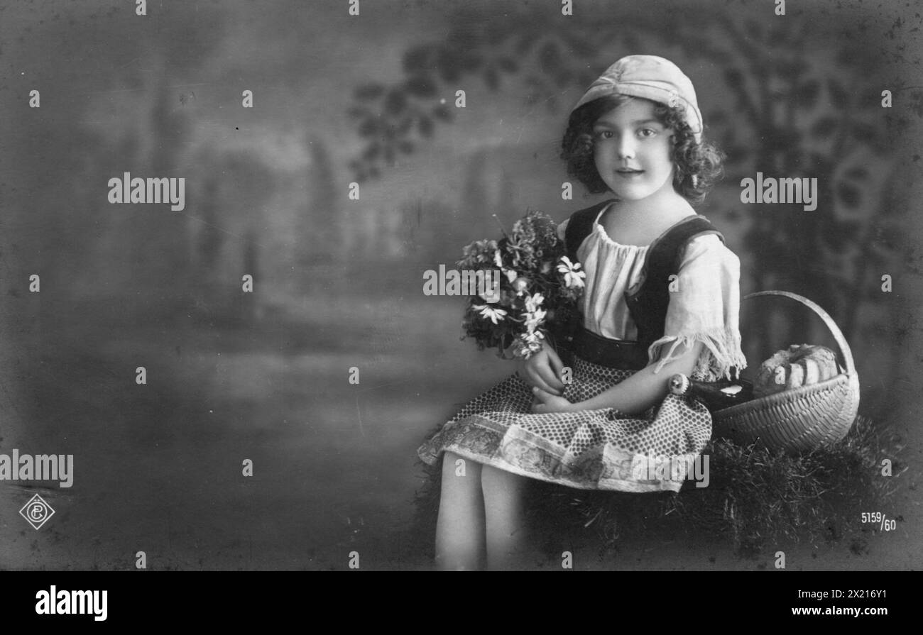 Personnes, portrait, filles avec bouquet de fleurs, carte postale, circa 1910, DROITS-SUPPLÉMENTAIRES-AUTORISATION-INFO-NOT-AVAILABLE Banque D'Images