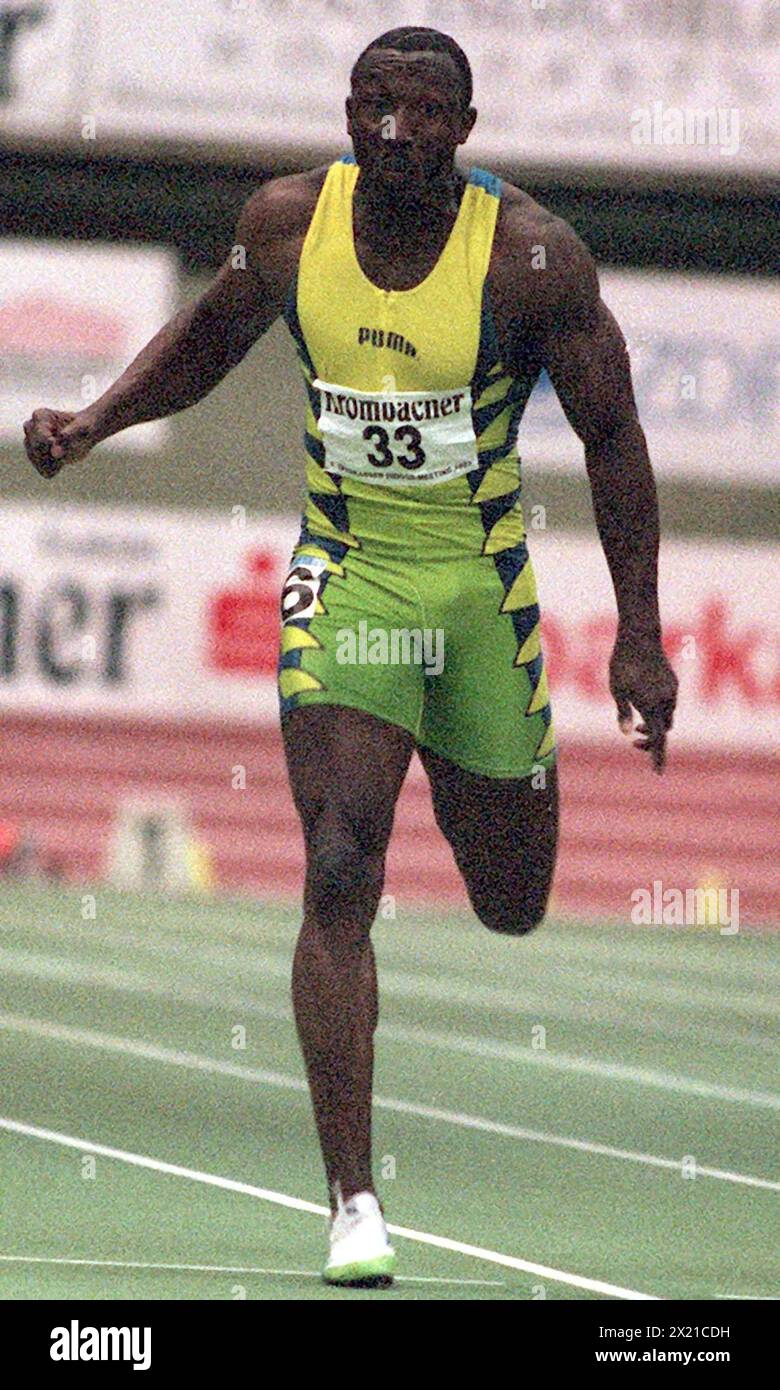 DOR03-19990804-DORTMUND, ALLEMAGNE (FICHIERS) : photo de dossier datée du 13 février 1999 de l'athlète britannique du 100 mètres Linford Christie en action pendant le Dort Banque D'Images