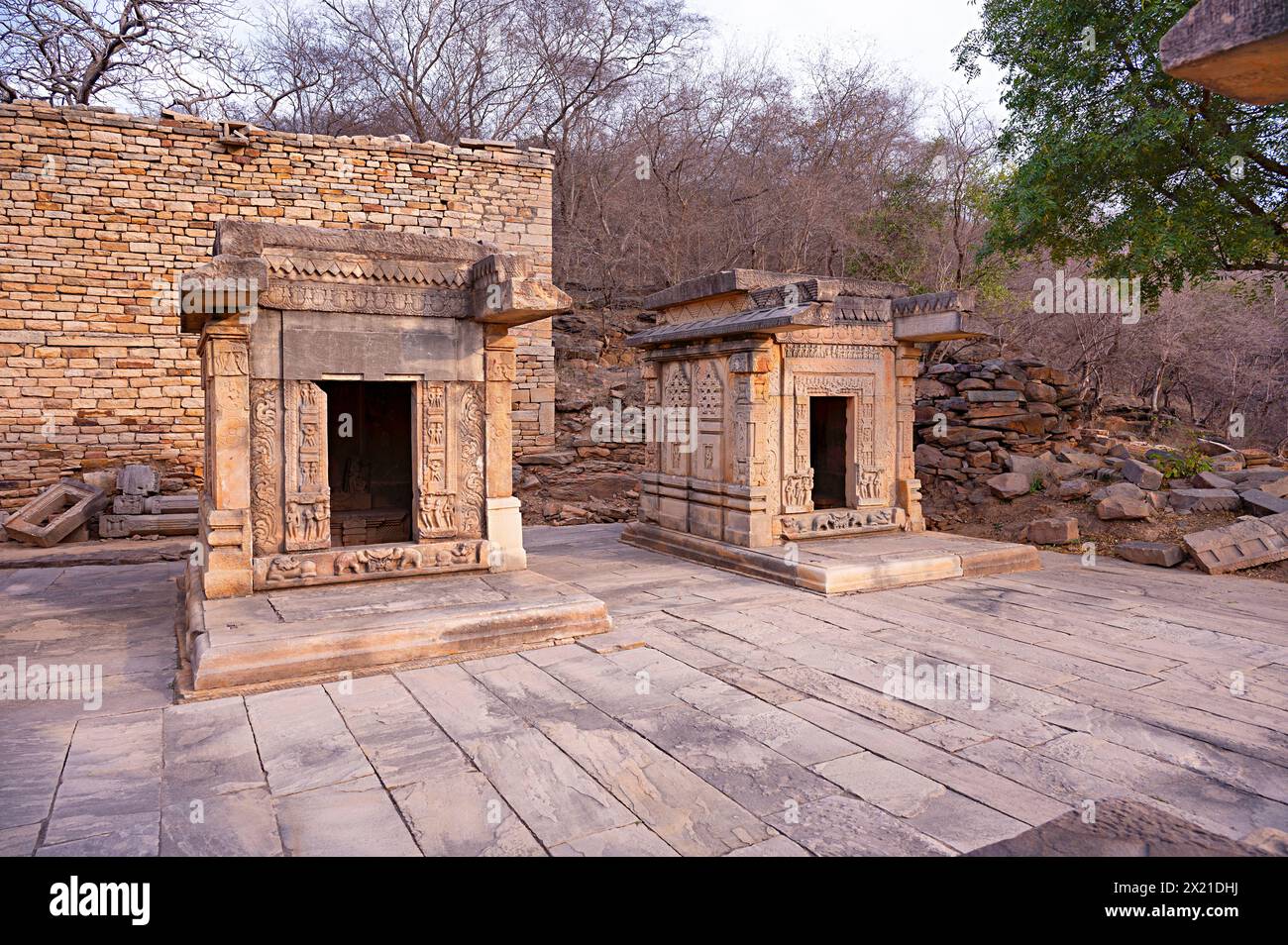Petits temples et sanctuaires, Bateshwar Group of temples, Morena, Madhya Pradesh, Inde Banque D'Images