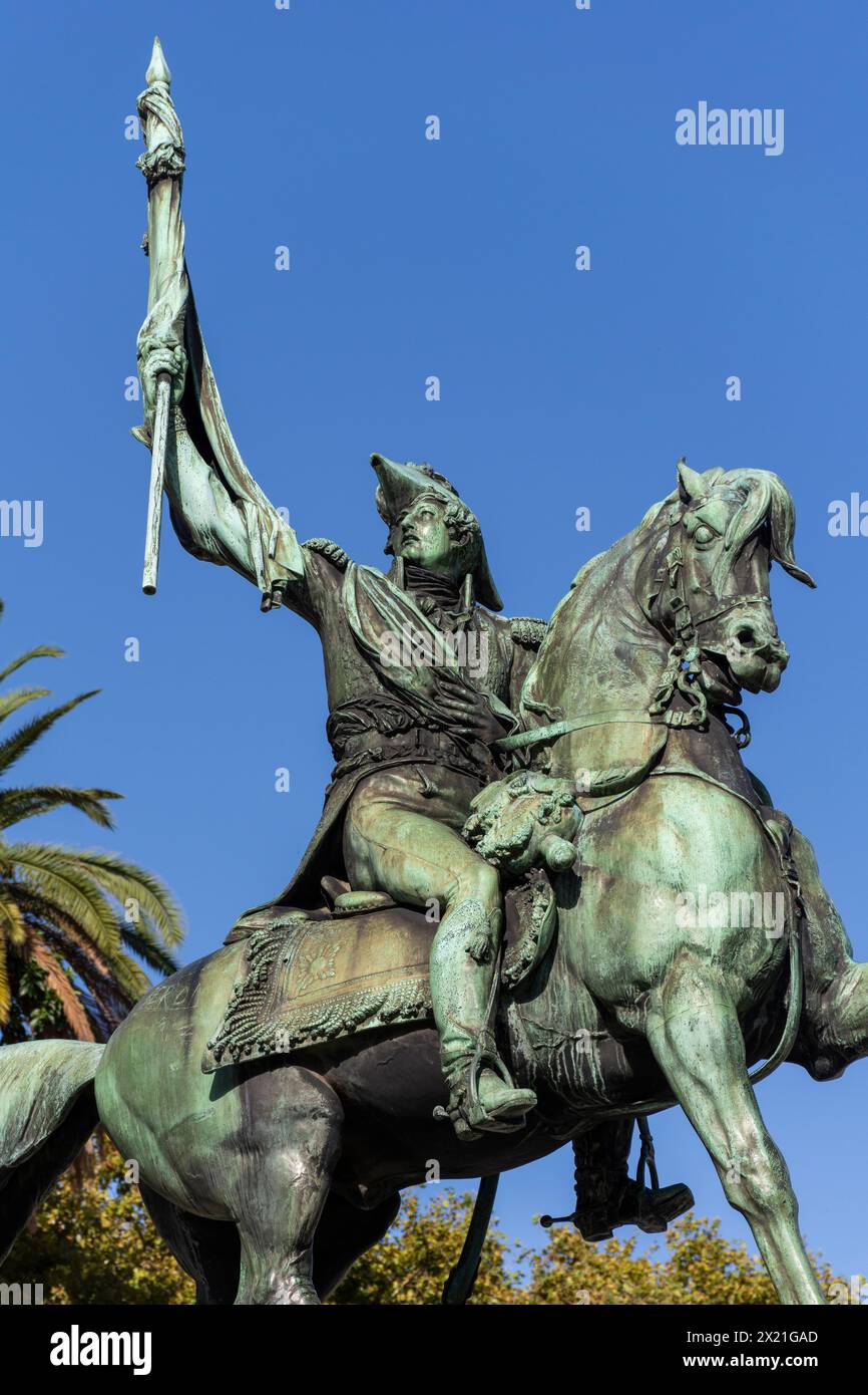 Statue équestre historique sur la Plaza de Mayo, Buenos Aires Banque D'Images