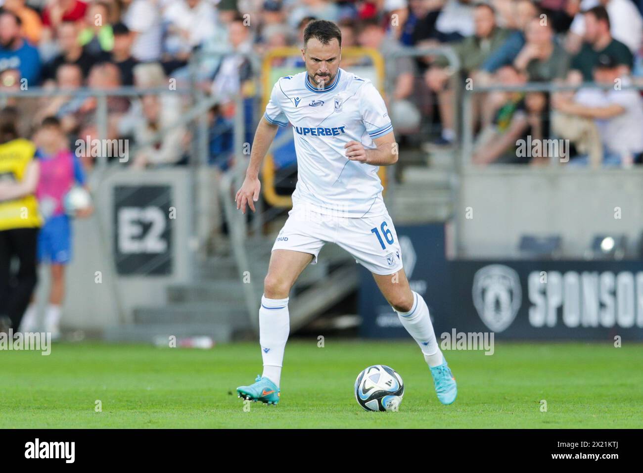 Cracovie, Pologne. 13 avril 2024. Antonio Milic de Lech Poznan vu en action lors du match de football polonais PKO Ekstraklasa League 2023/2024 entre Puszcza Niepolomice et Lech Poznan au stade de Cracovia. Score final ; Puszcza Niepolomice 2:1 Lech Poznan. Crédit : SOPA images Limited/Alamy Live News Banque D'Images